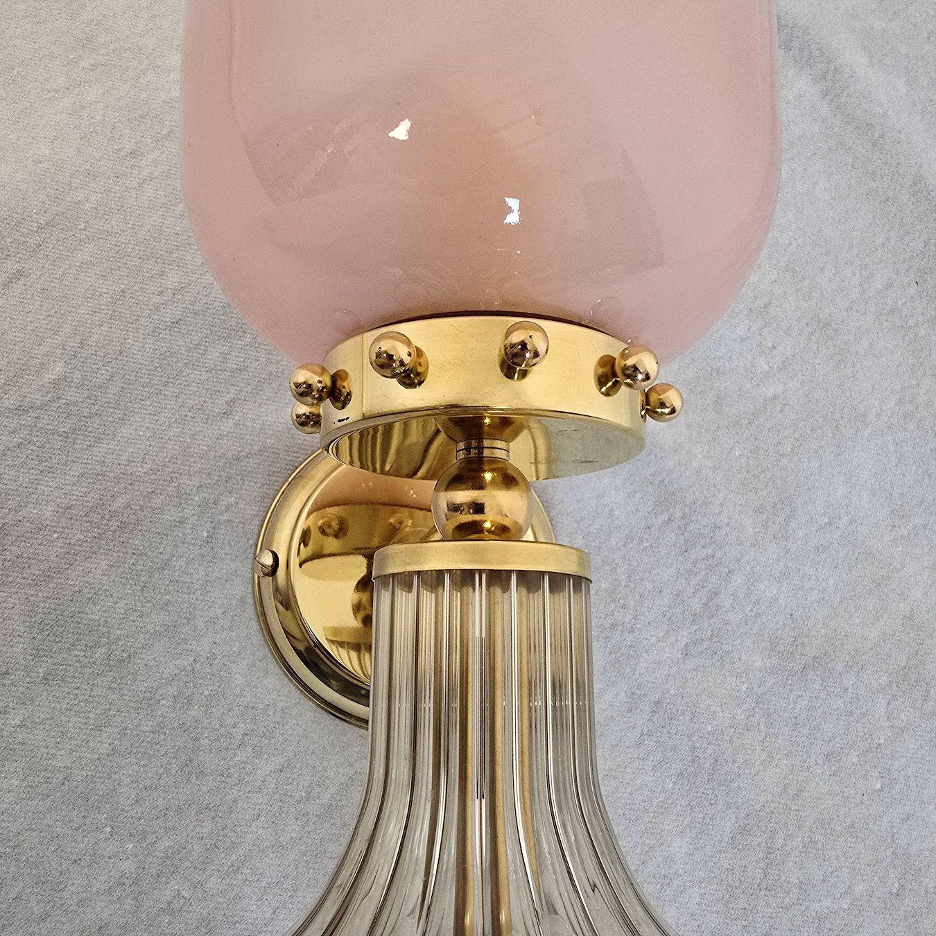 Paar rosafarbene und beigefarbene Murano-Glas-Leuchter im Angebot 1