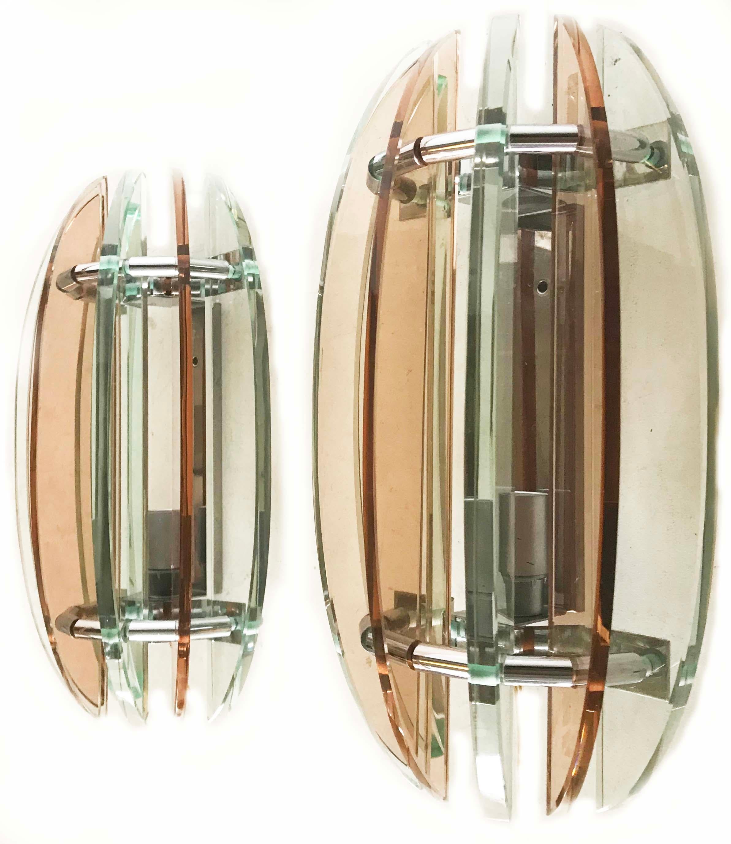Superb pair of Veca Sconces, clear glass and pink made in Italy.
US rewired and in working condition.
60 watts max bulb.
Have a look at our impressive collection of French and Italian Mid Century Modern Period Sconces.
More than 300 pairs.