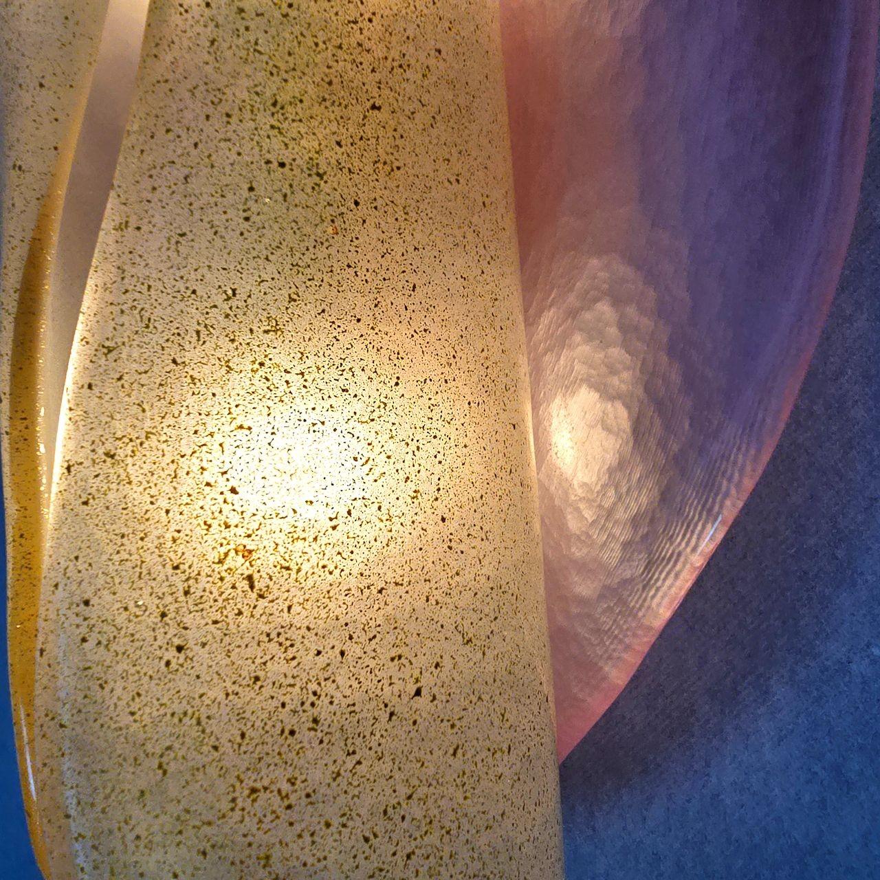 Fine XX secolo Coppia di appliques in vetro di Murano rosa e oro in vendita