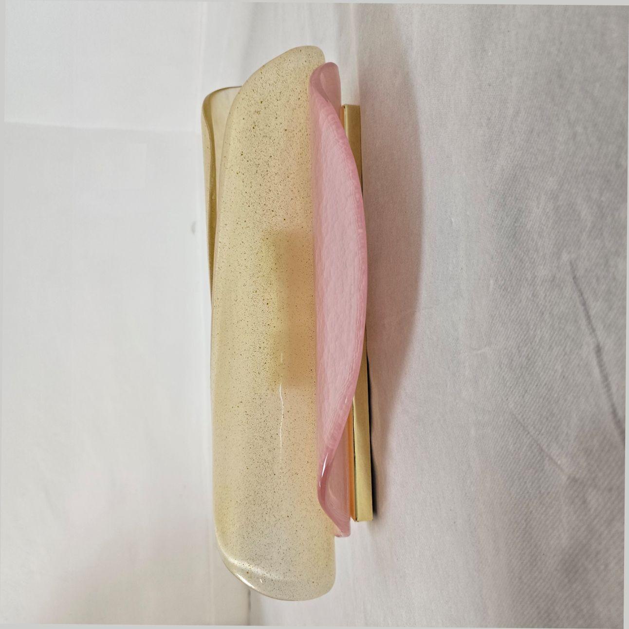 Ottone Coppia di appliques in vetro di Murano rosa e oro in vendita