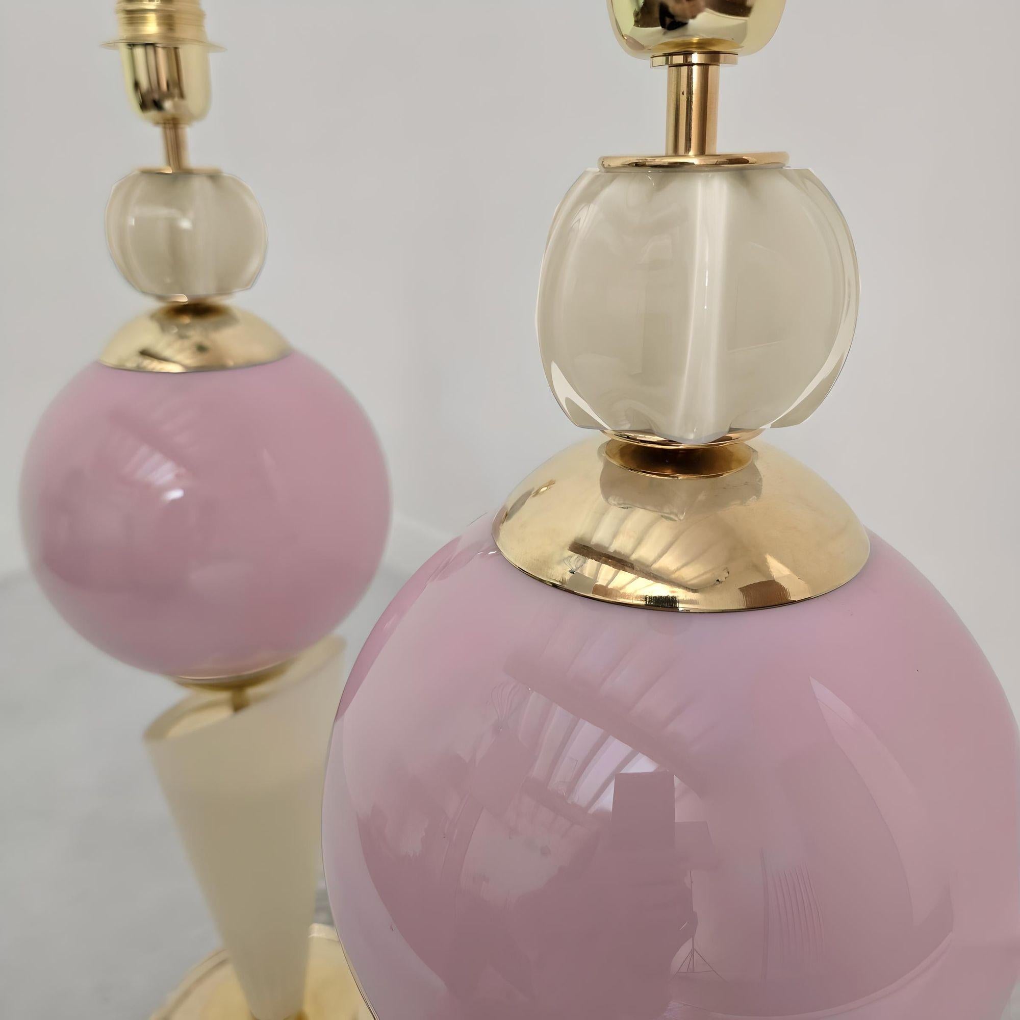 Paar Lampen aus rosa und elfenbeinfarbenem Murano-Glas (Italienisch) im Angebot