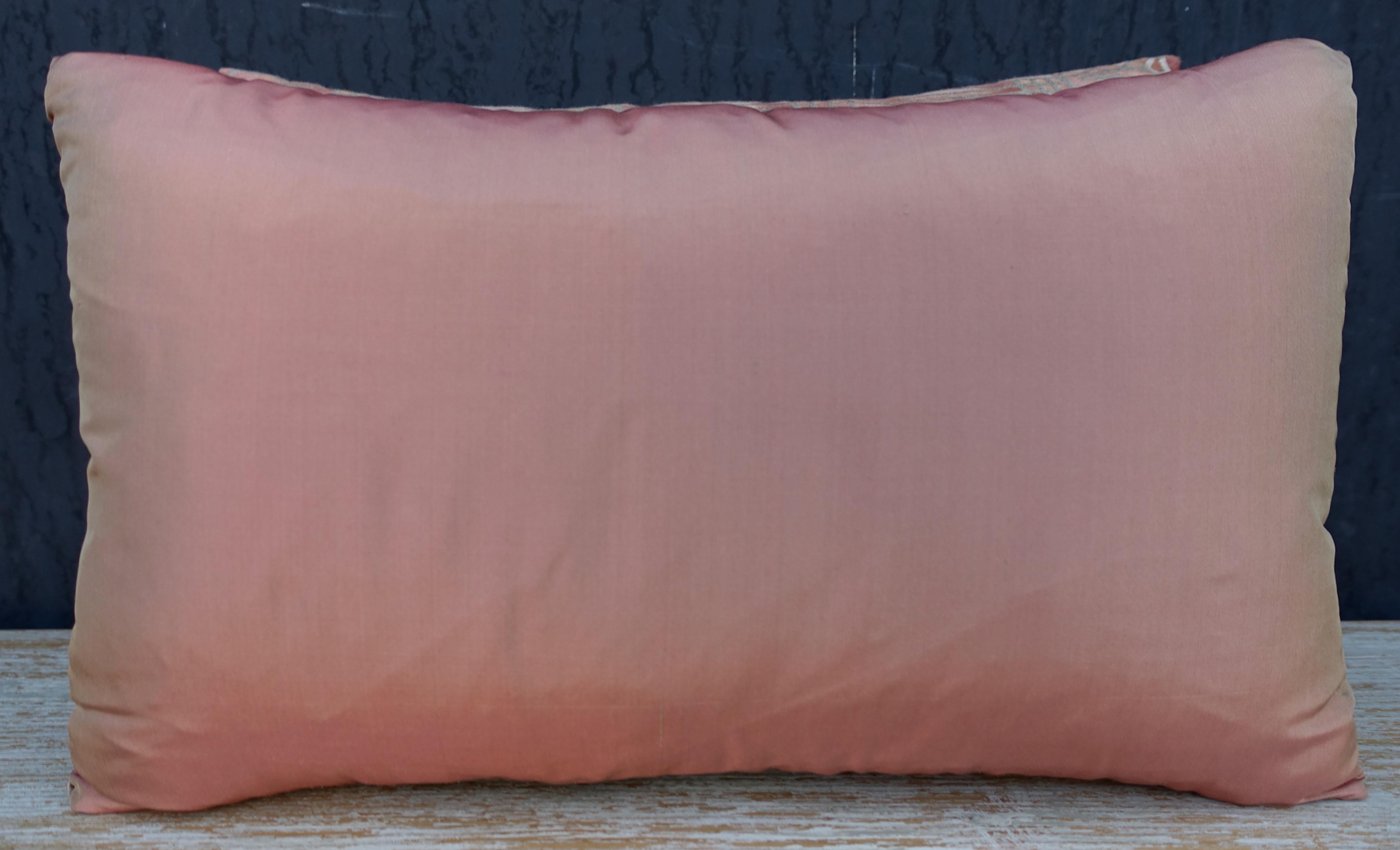 Pair of Pink and Silvery Gold Fortuny Pillows In Excellent Condition In Los Angeles, CA