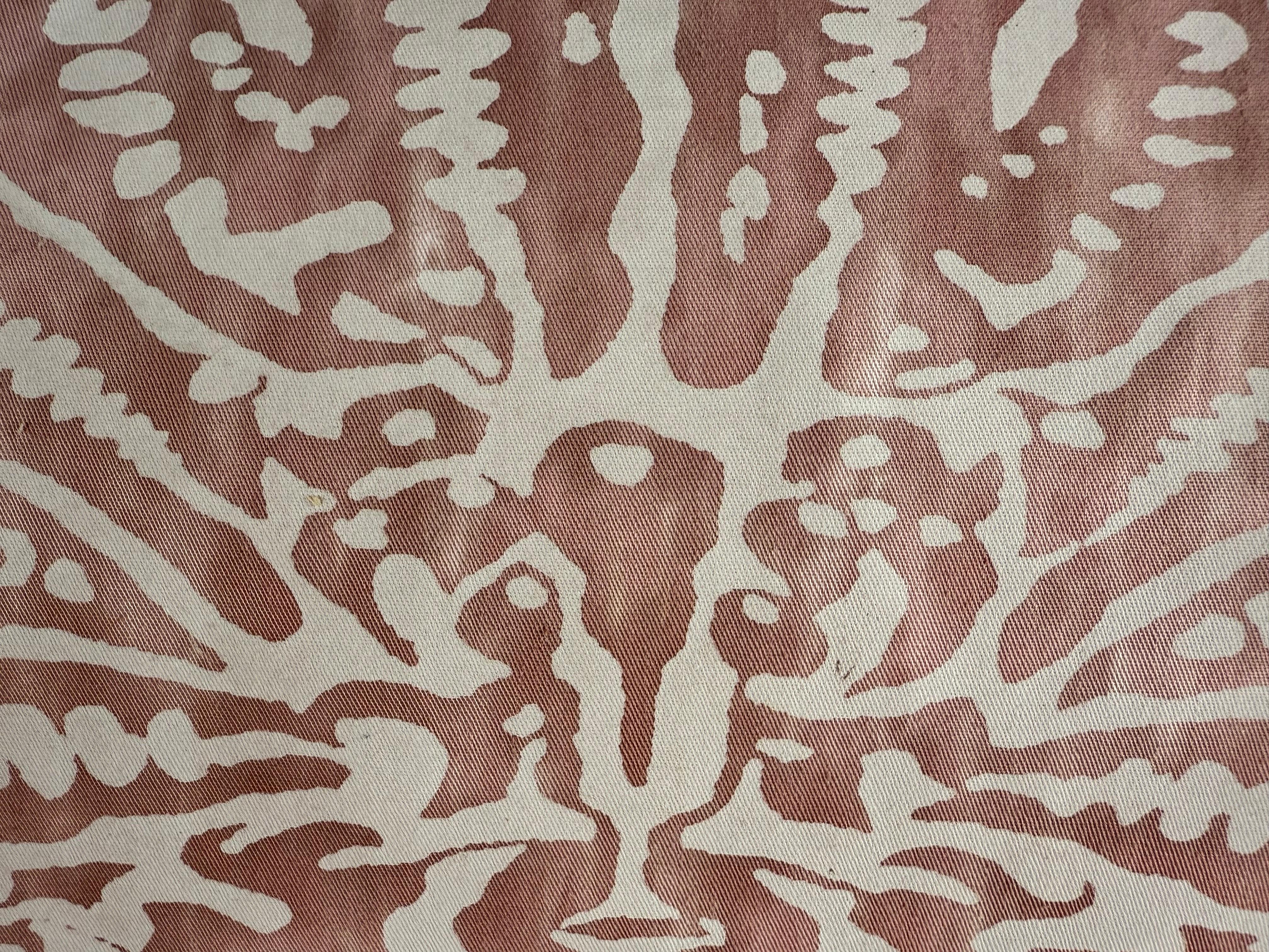 Coppia di cuscini rosa e bianchi in stile Fortuny In condizioni Nuovo in vendita a Los Angeles, CA