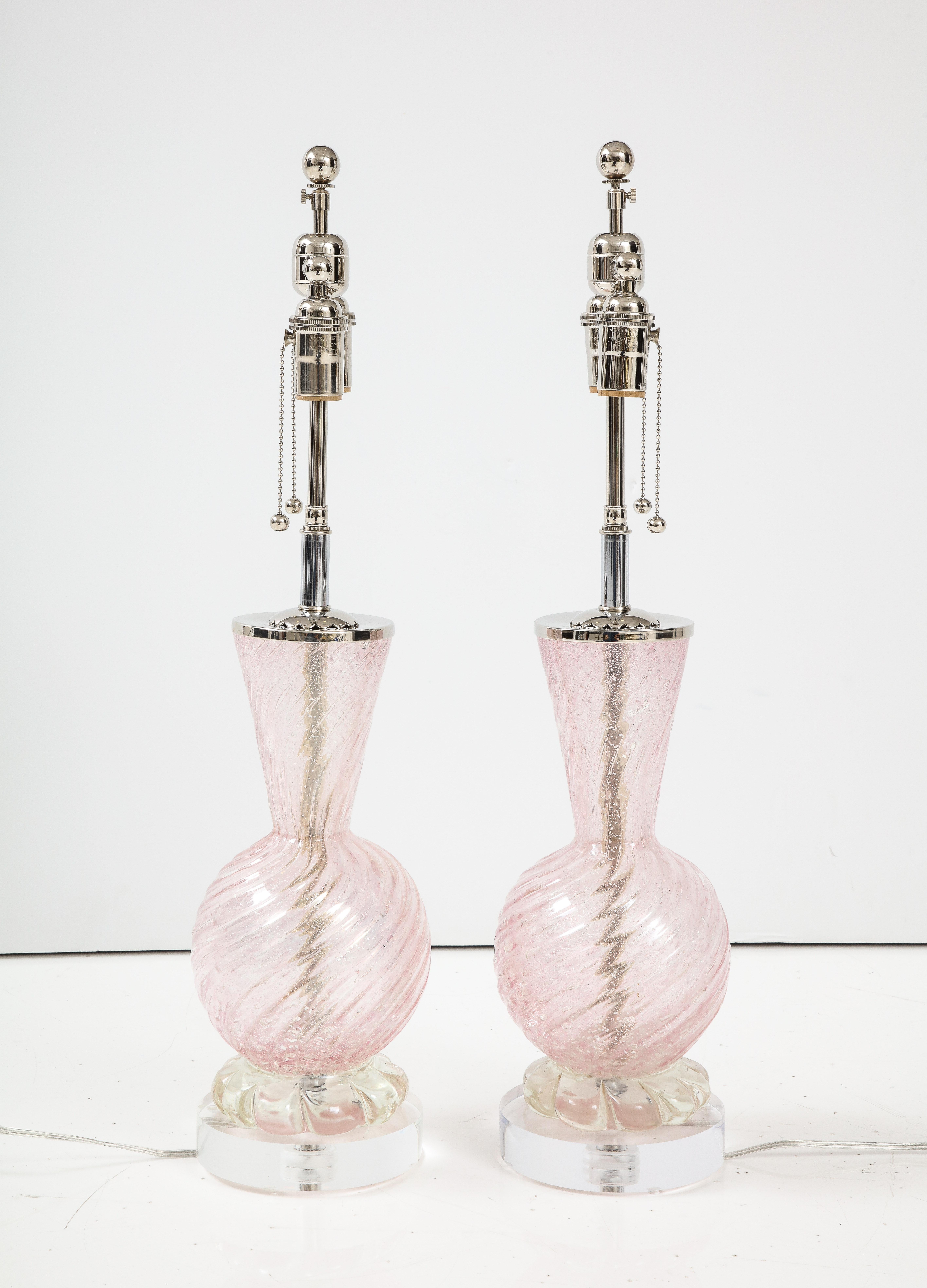 Mid-Century Modern Paire de lampes en verre de Murano rose Barovier en vente