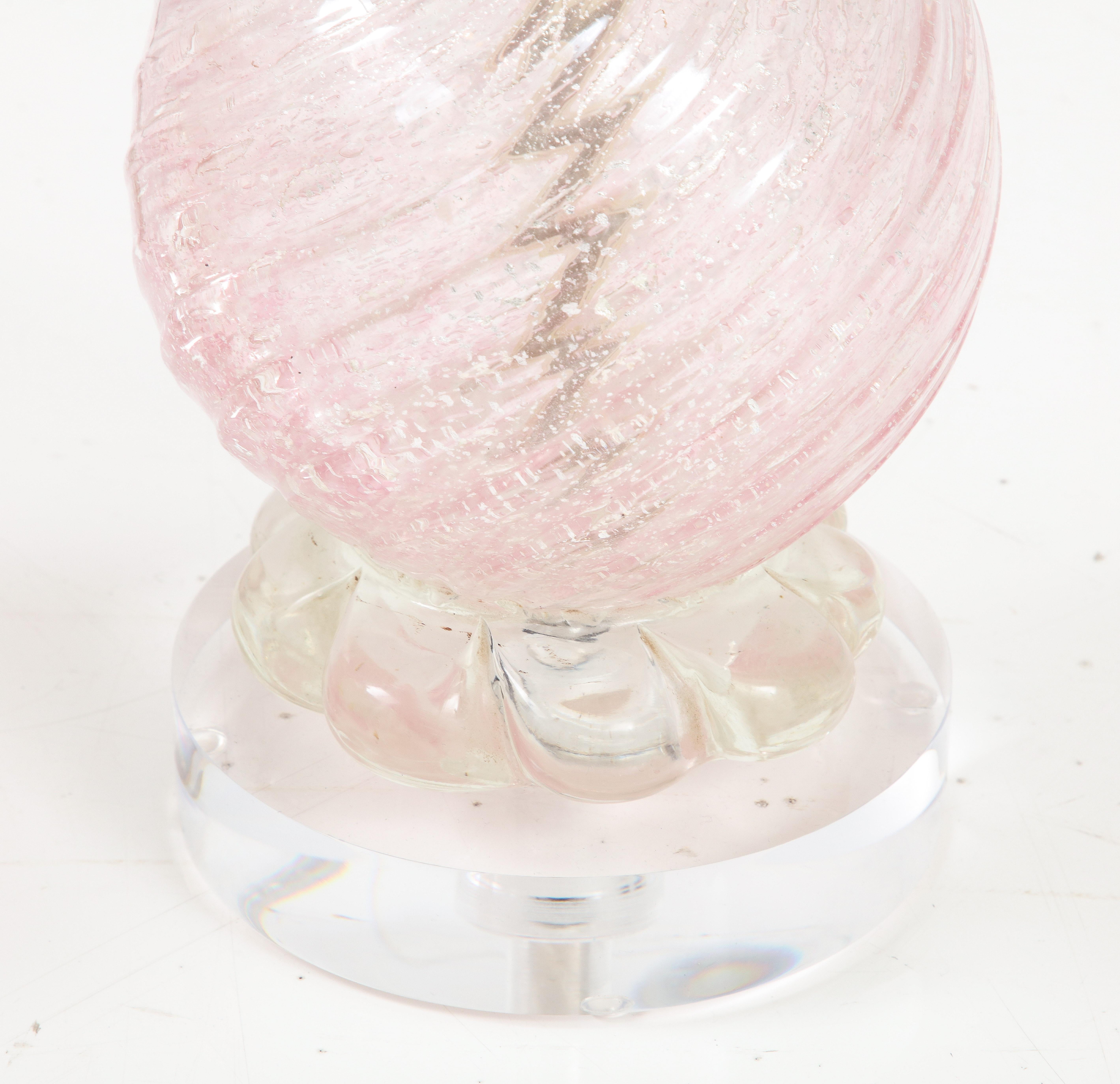 Milieu du XXe siècle Paire de lampes en verre de Murano rose Barovier en vente