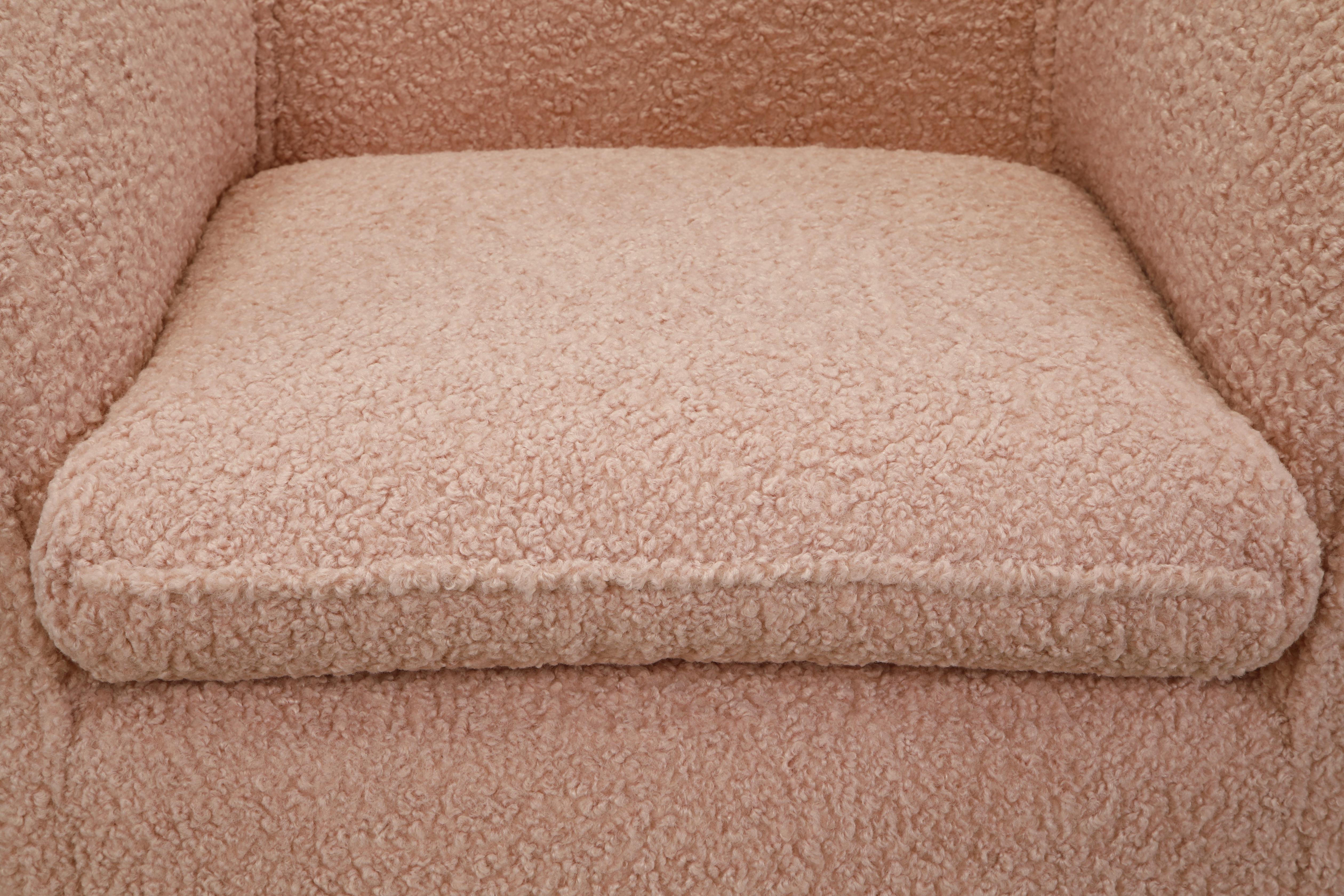 Late 20th Century Pair of Pink Bouclé Post-Modern Swivel Club Chairs by Directional, 1980s, Signed For Sale