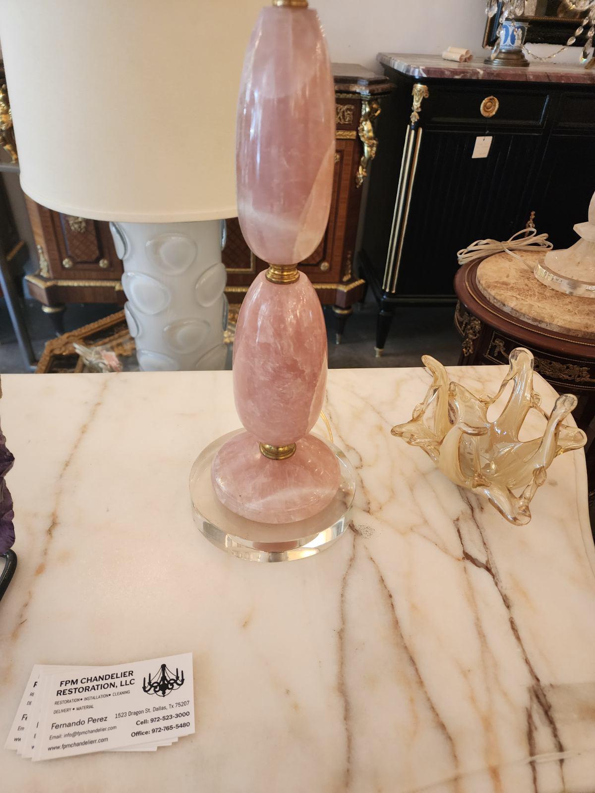 Paar rosa brasilianische Bergkristall-Tischlampen  (Handgefertigt) im Angebot