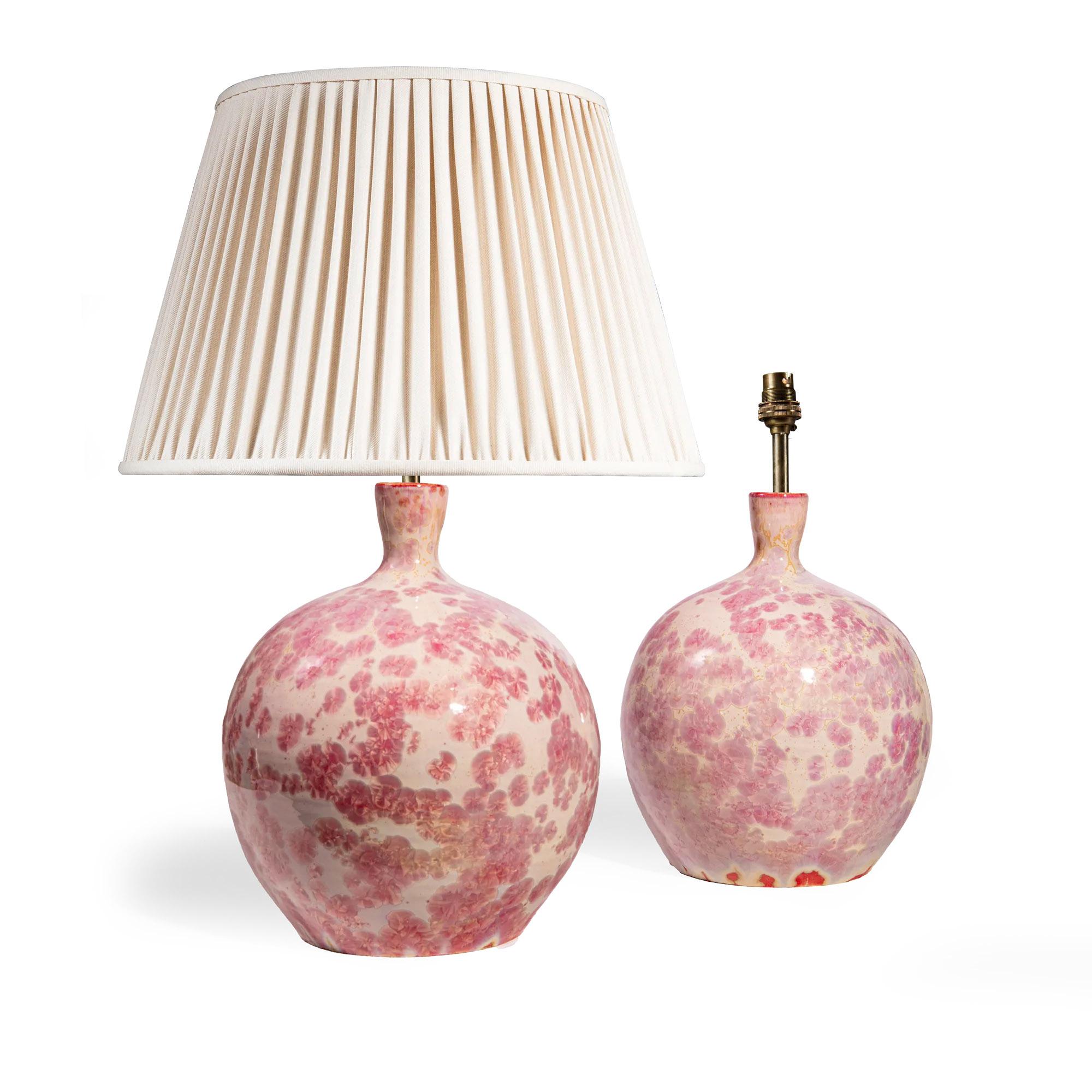 Paire de lampes-vases en cristal rose émaillé Neuf - En vente à London, by appointment only