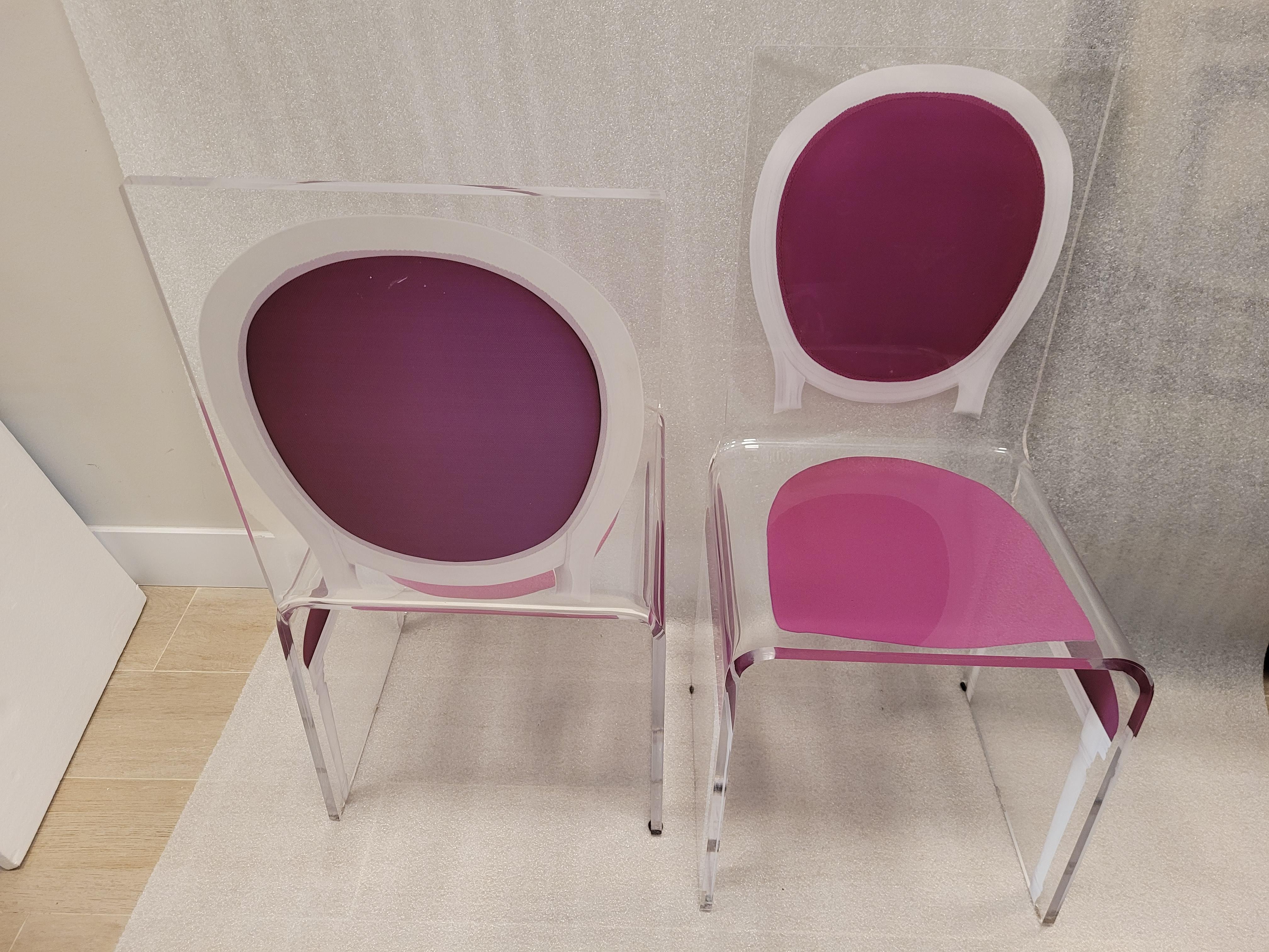 Gorgeous Pair of «Ghost» chairs, J.C. de Castelbajac for Acrila, Acrylic glass, after Philippe Starck – France
Spectacular pair of high-quality French acrylic glass chairs, inspired by the design of the Louis Ghost model created by Philippe Starck
