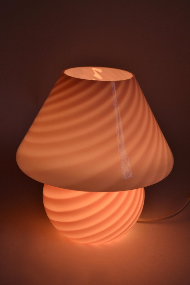 Pair of Pink Glass Swirl Murano Mushroom Table Lamps, 1970s In Good Condition For Sale In London, GB