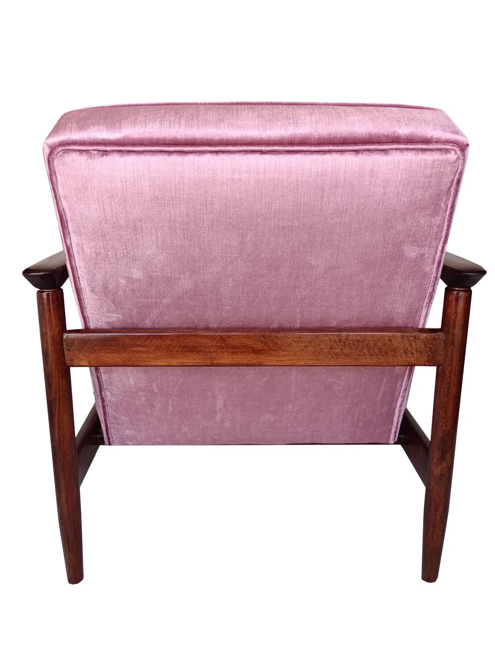 Polonais Paire de fauteuils en velours rose brillant, Design/One, Europe, années 1960. en vente