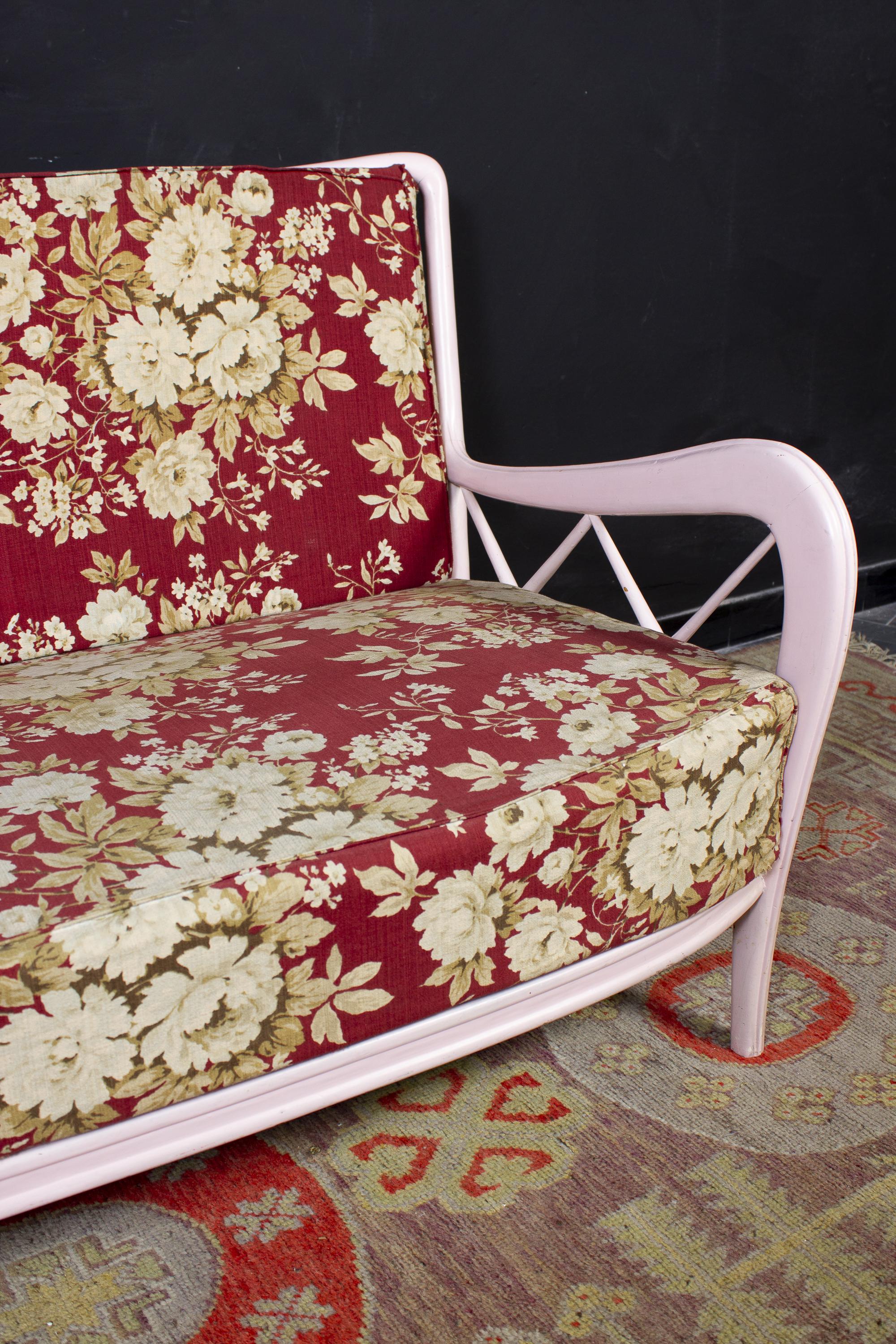 Mid-Century Modern Paire de fauteuils et canapés italiens roses de style Paolo Buffa, années 1950 en vente
