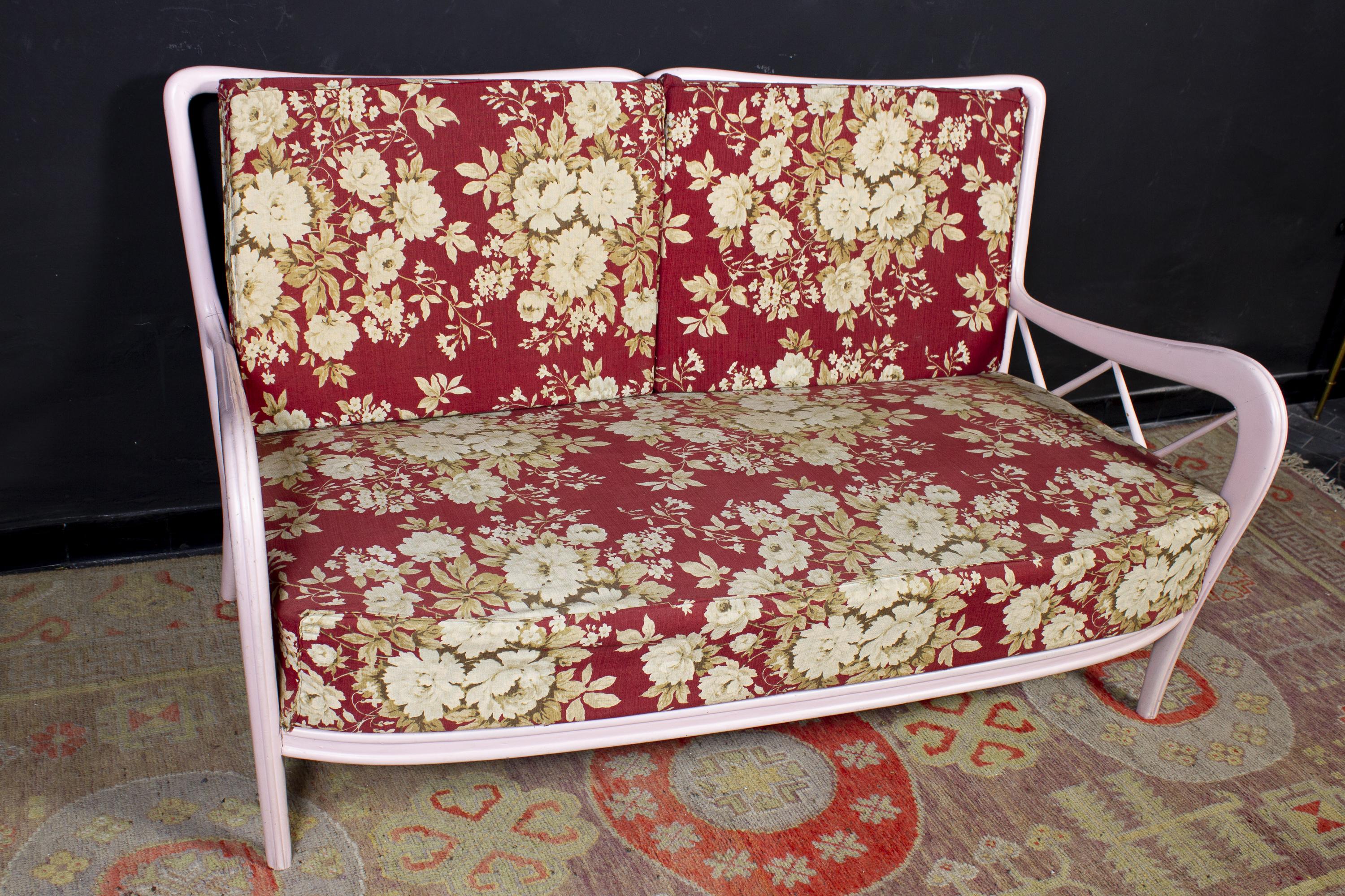 Paire de fauteuils et canapés italiens roses de style Paolo Buffa, années 1950 en vente 1