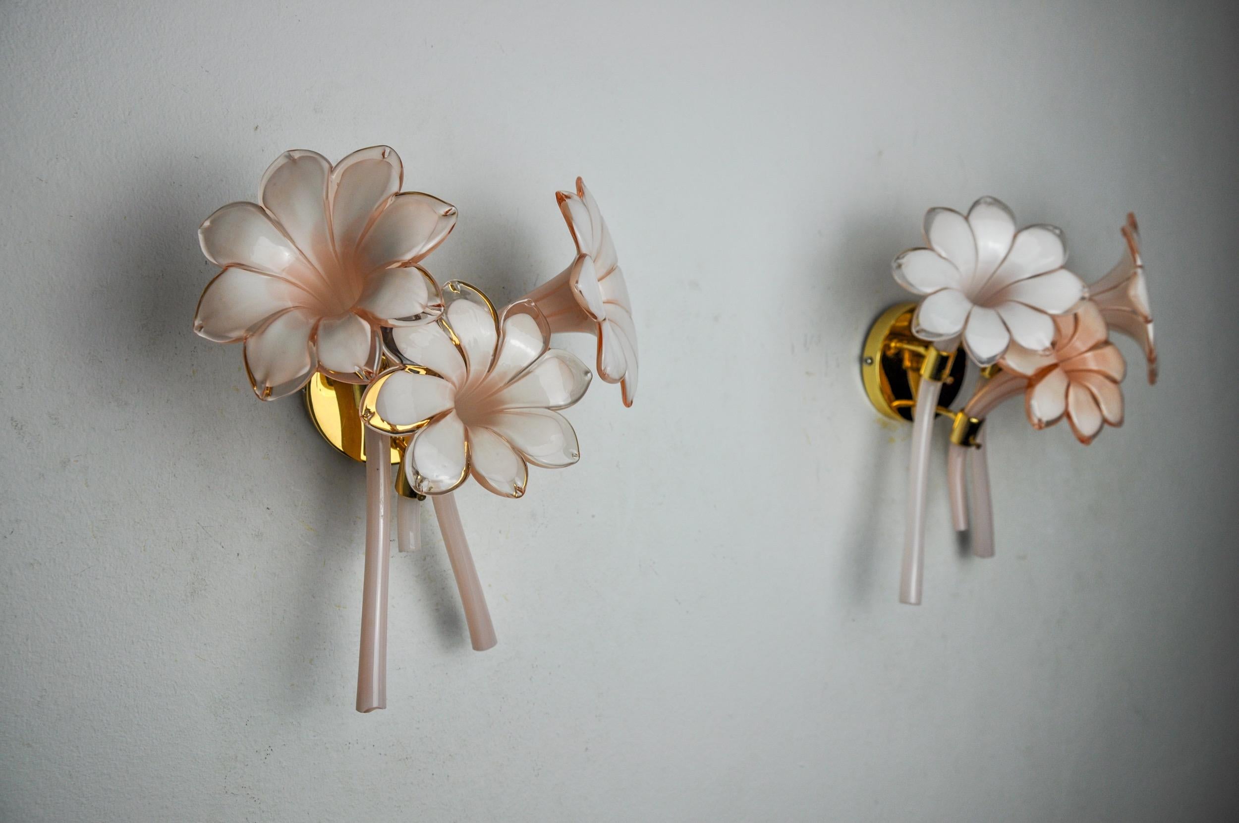Italian Pair of pink lily cala sconces, murano glass, Italy, 1970 For Sale