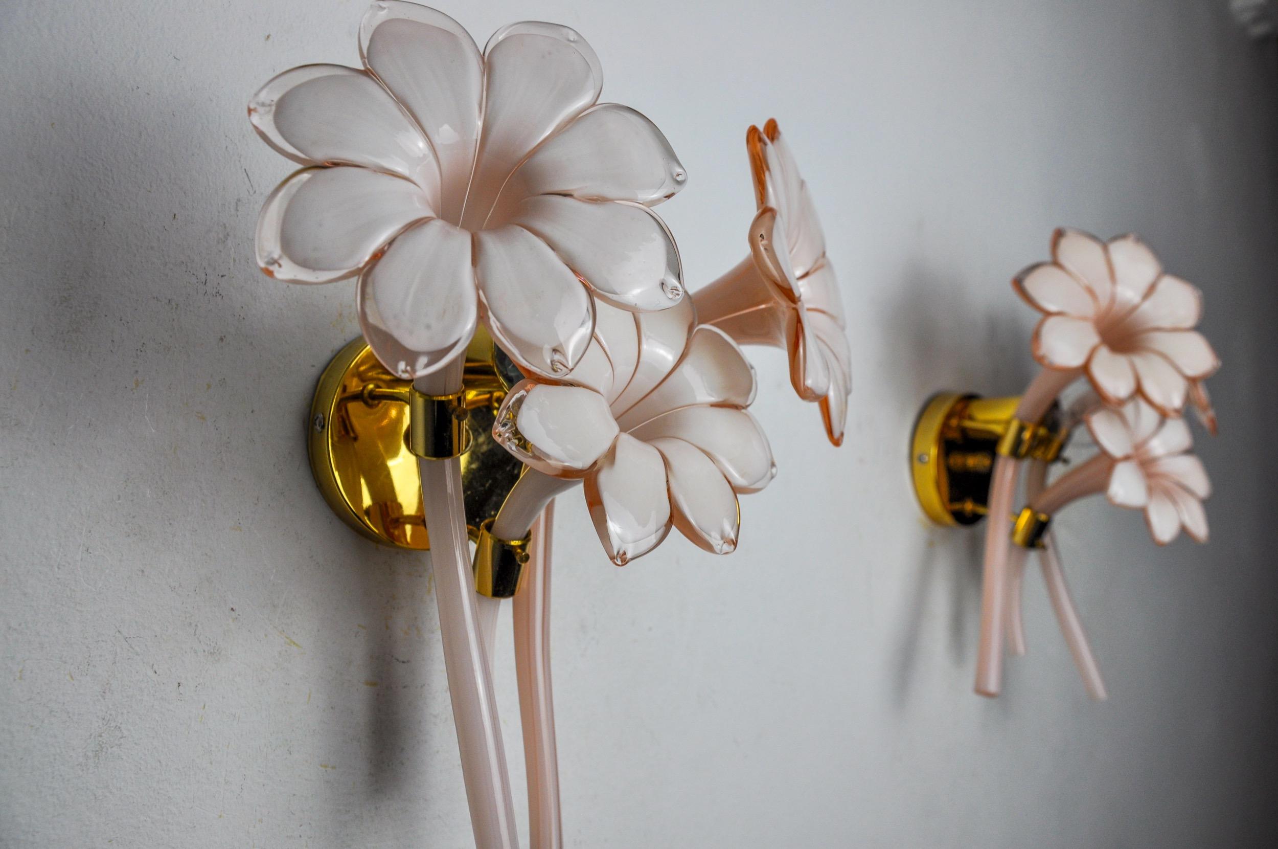 Pair of pink Lily cala sconces, murano glass, Italy, 1970 In Good Condition In BARCELONA, ES