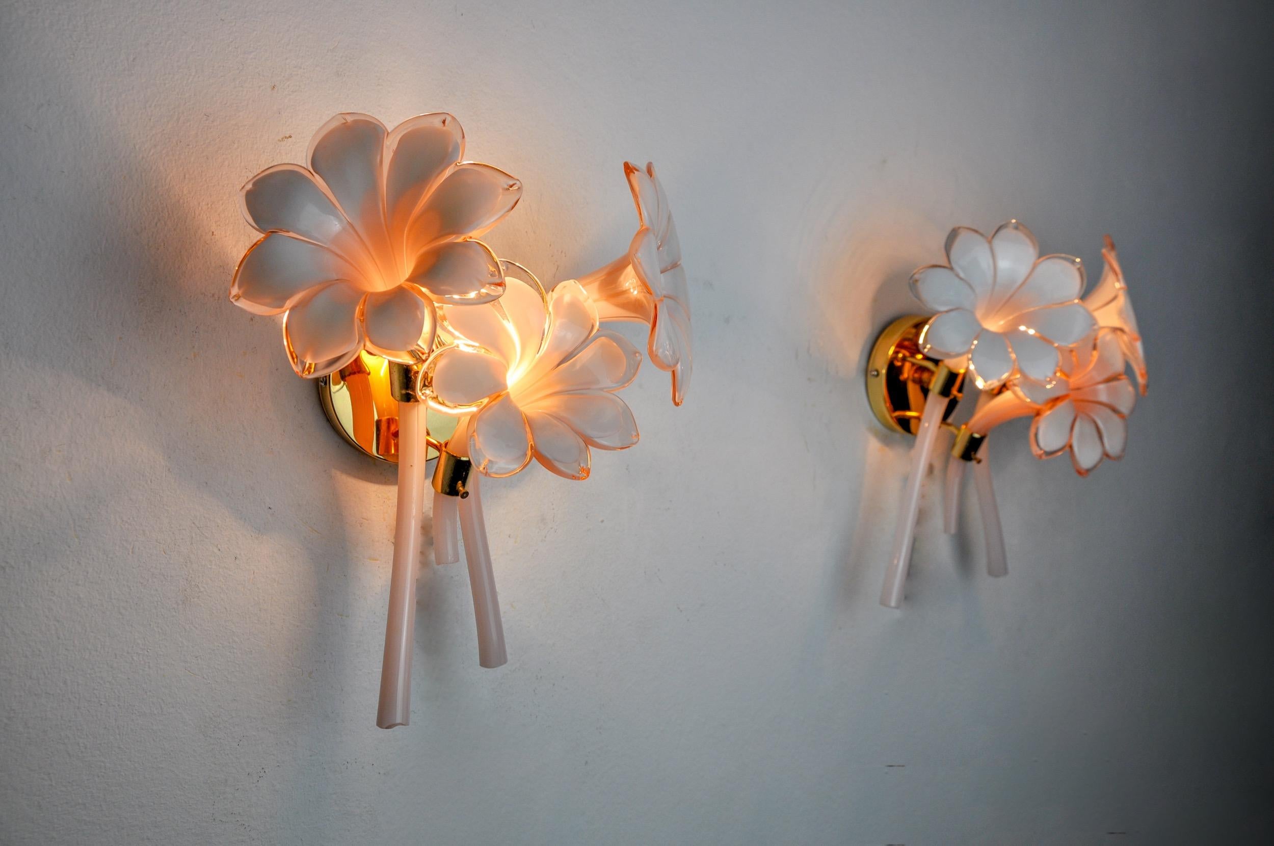 Late 20th Century Pair of pink lily cala sconces, murano glass, Italy, 1970 For Sale
