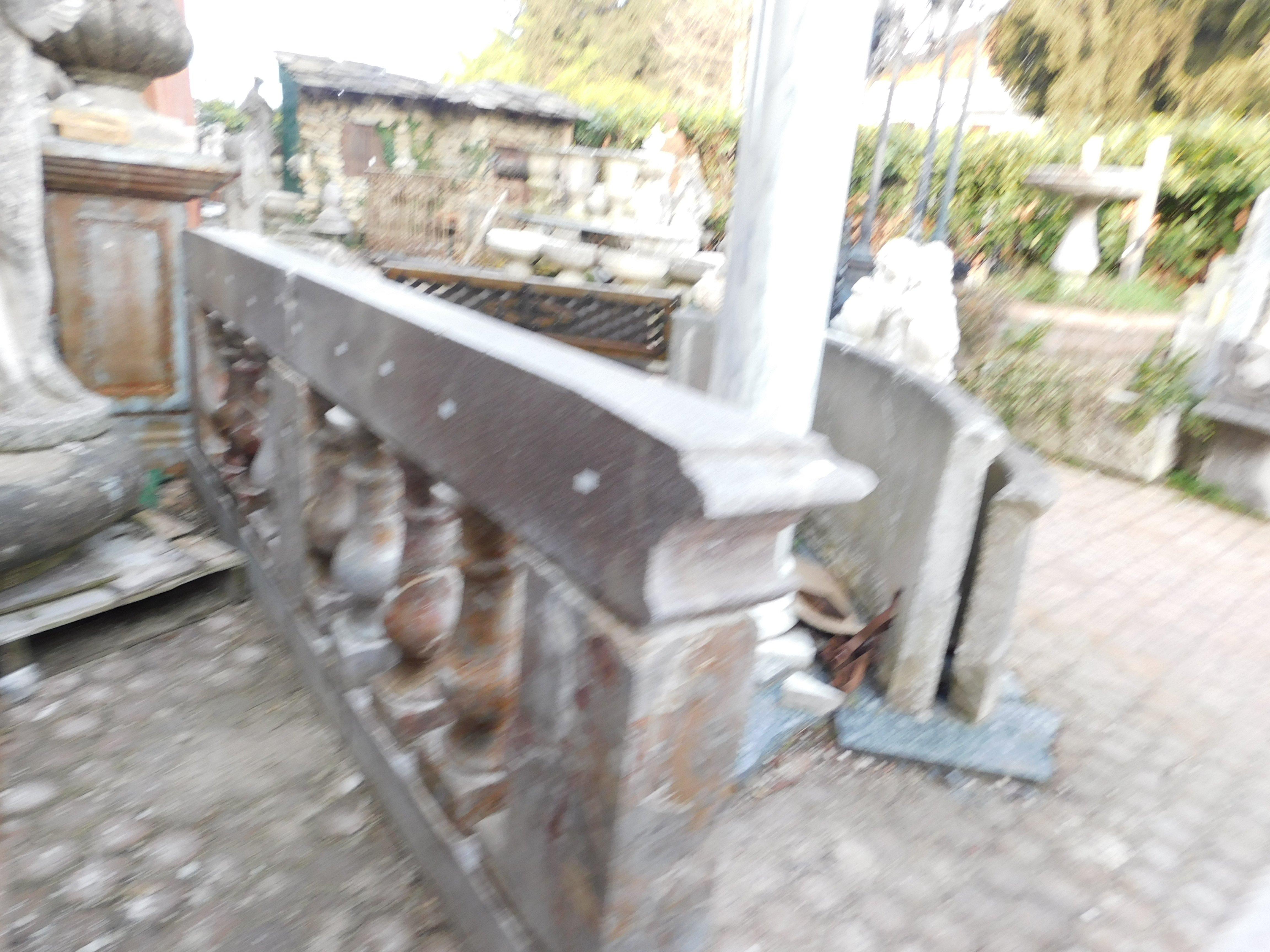Pair of pink marble balustrade railings, with sculpted columns, Italy For Sale 4
