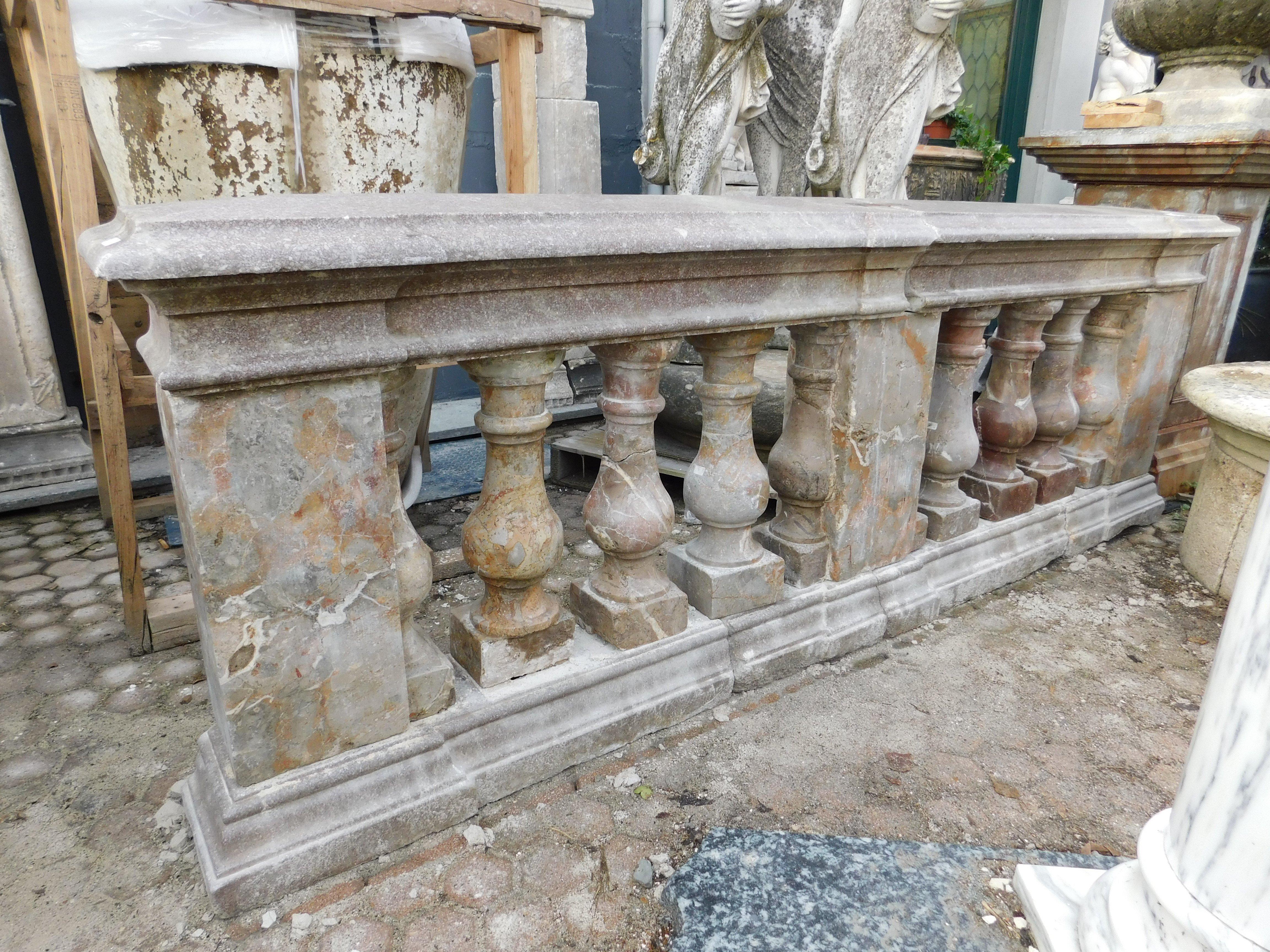 Pair of pink marble balustrade railings, with sculpted columns, Italy For Sale 5