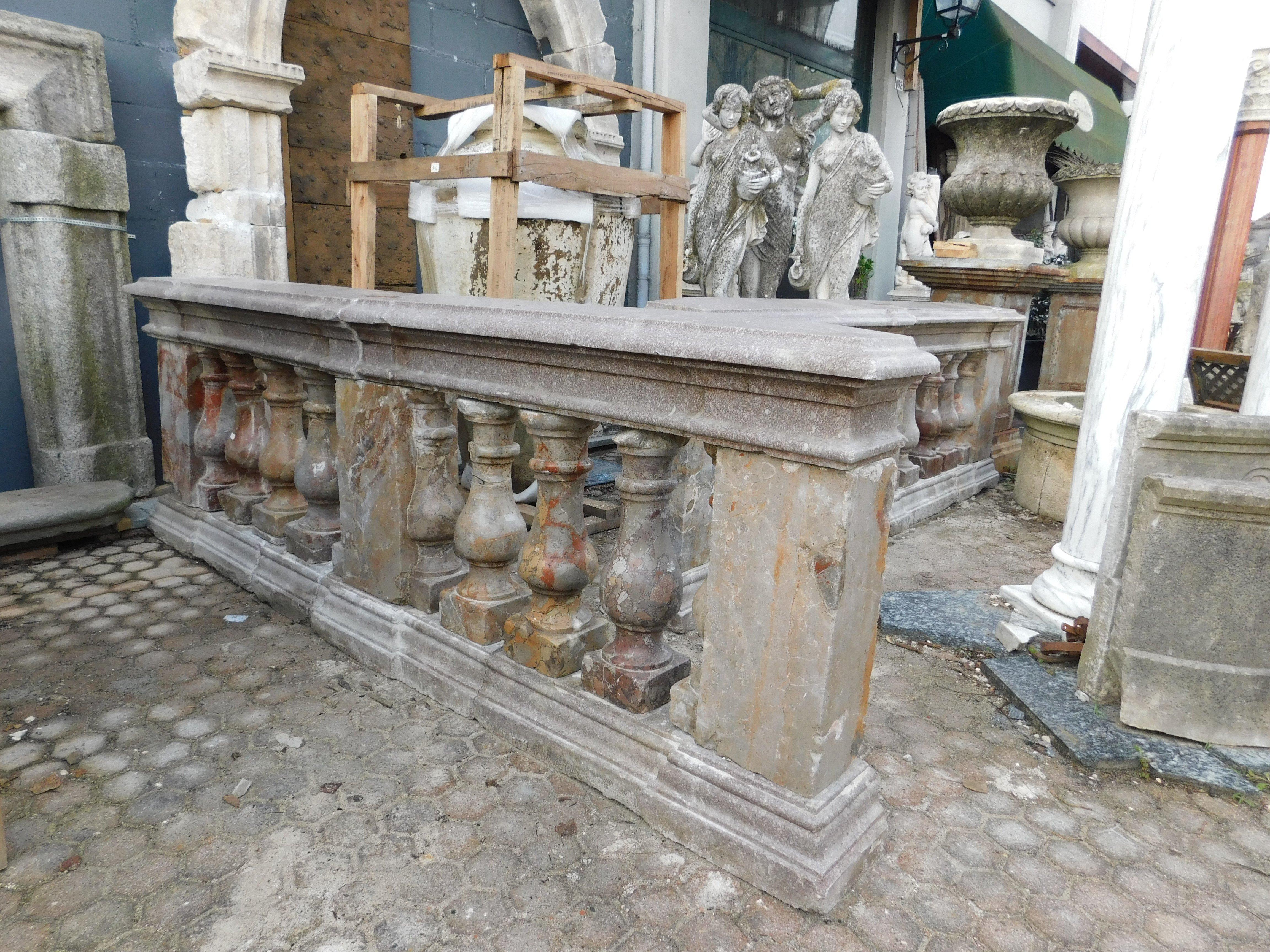Ancient pair of pink marble balustrades and railings, built for churches with turned bowl columns, from Italy from the 19th century, each side measuring 250 cm x W 85 x D 24 cm