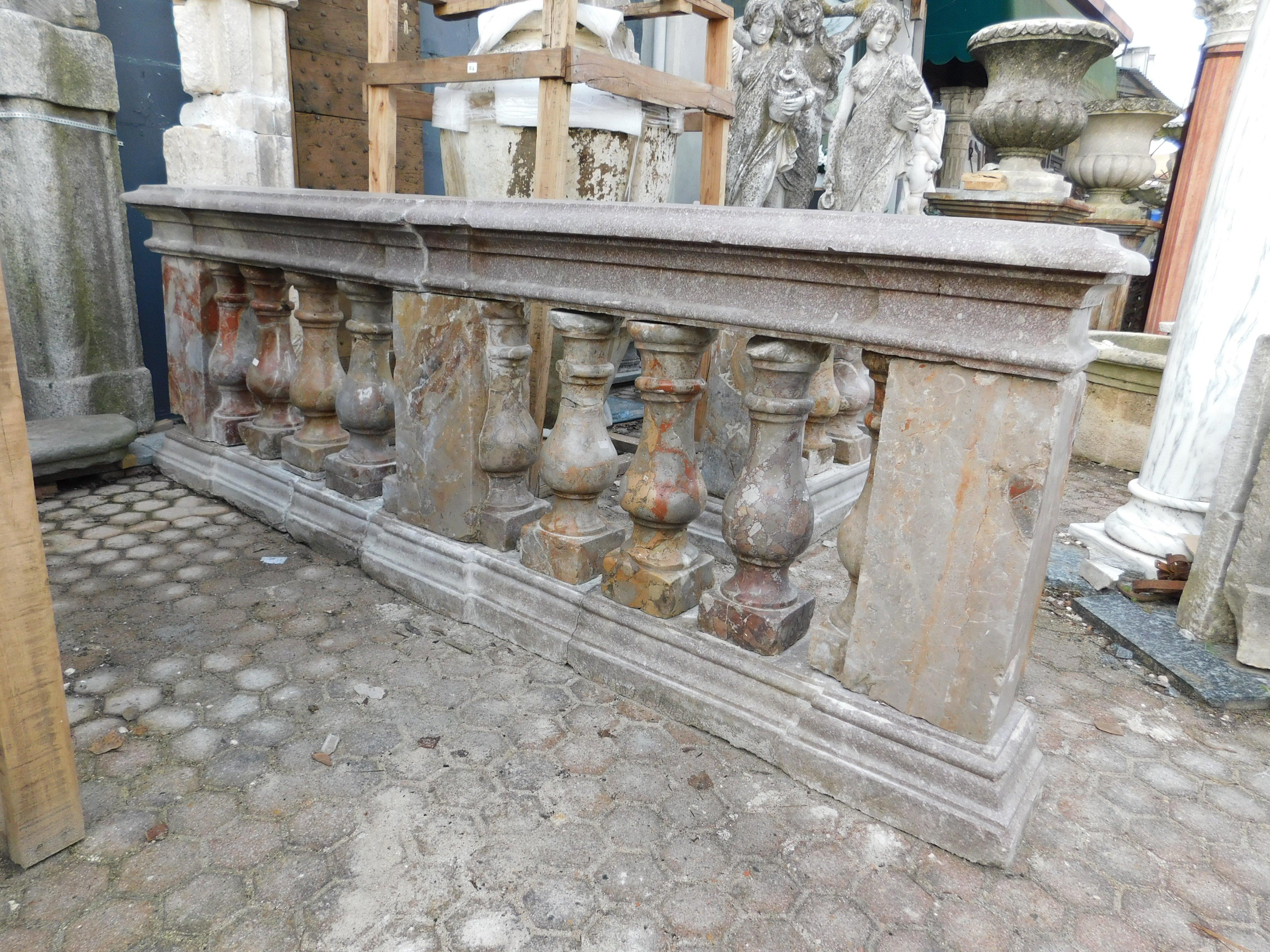 Pair of pink marble balustrade railings, with sculpted columns, Italy In Good Condition For Sale In Cuneo, Italy (CN)