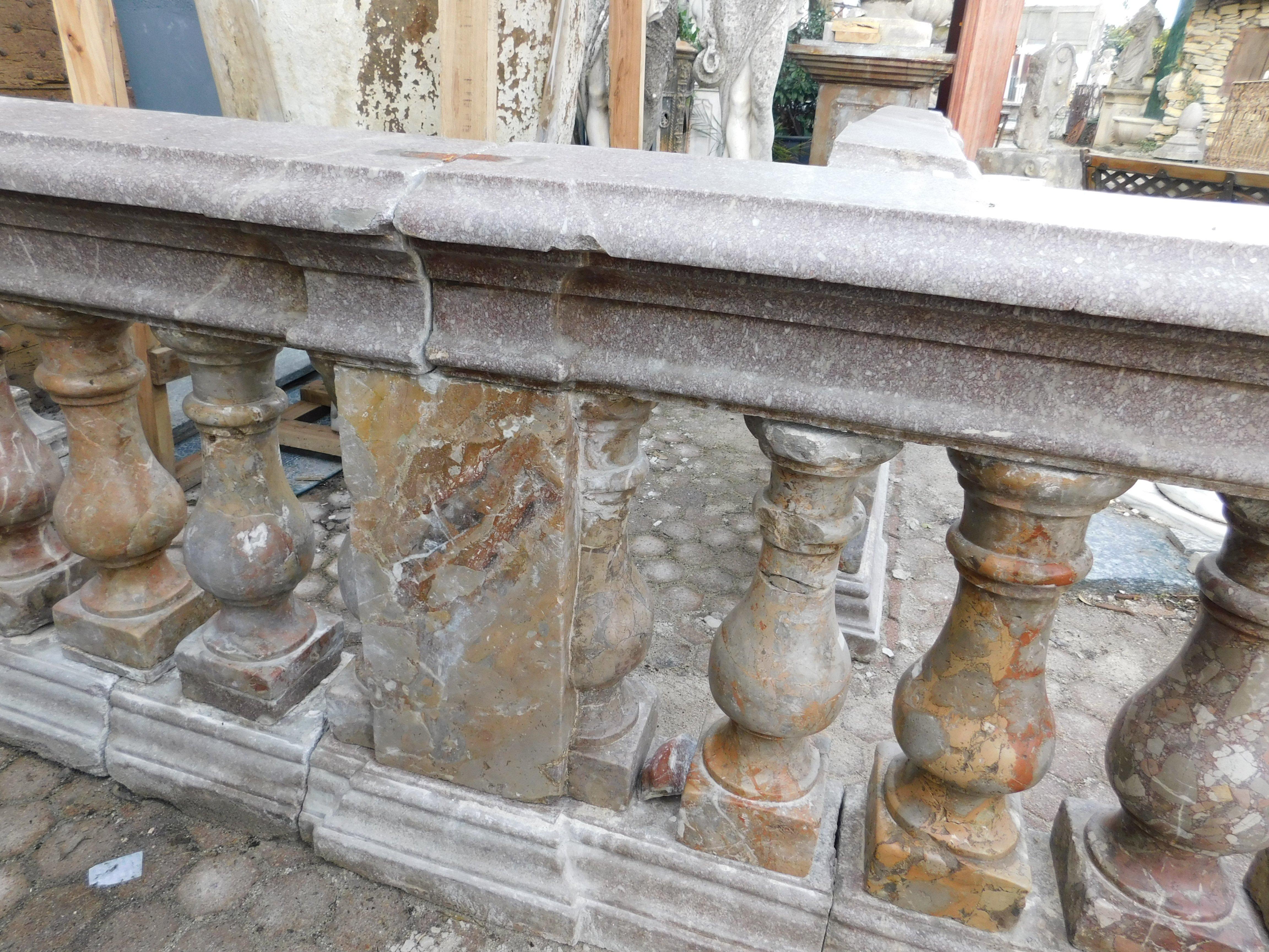 Pair of pink marble balustrade railings, with sculpted columns, Italy For Sale 1