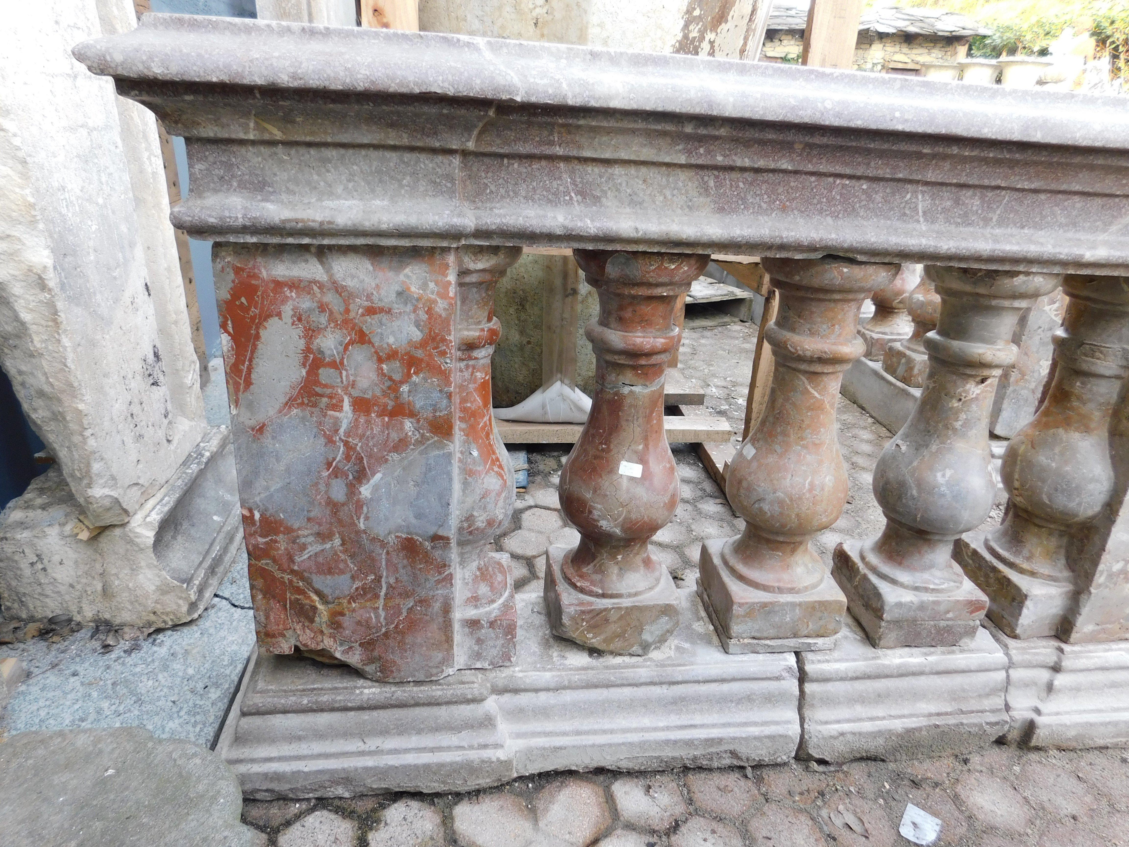 Pair of pink marble balustrade railings, with sculpted columns, Italy For Sale 2