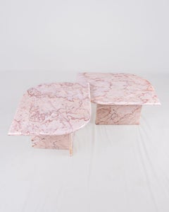 Paar rosa Marmor-Couchtische, hergestellt in Frankreich, 1970er Jahre