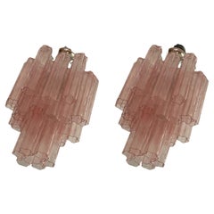 Coppia di lampadari rosa di Murano nello stile di Venini. dimensioni medio-piccole.