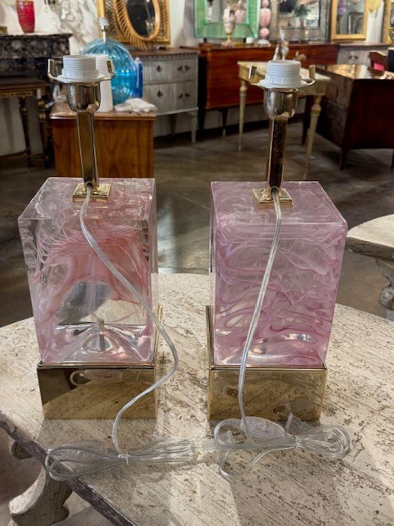 Paire de blocs-miroirs en verre de Murano rose et laiton Bon état - En vente à Dallas, TX