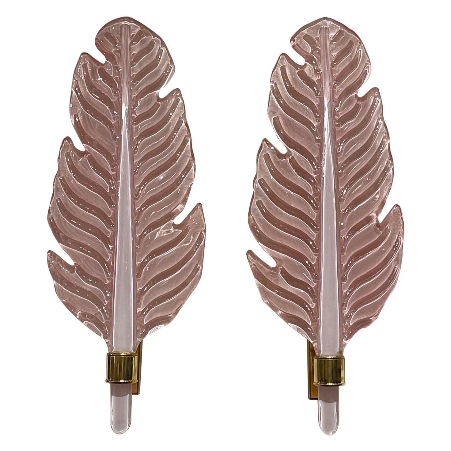 Pareja de apliques de pared de cristal de Murano rosa y latón en forma de hoja