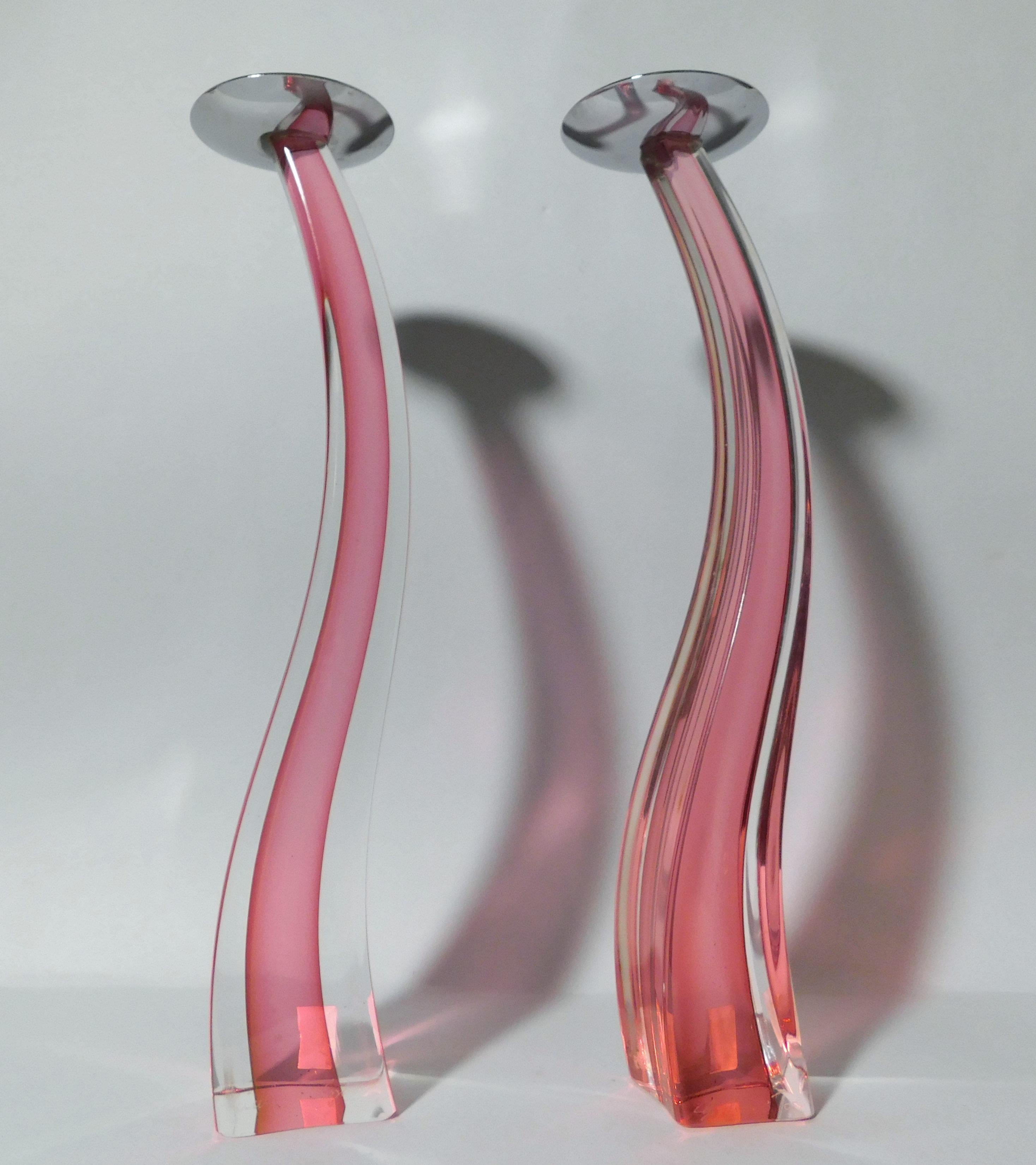 Mid-Century moderno Pair of Pink Murano Glass Candlesticks by Giuliano Tosi in vendita