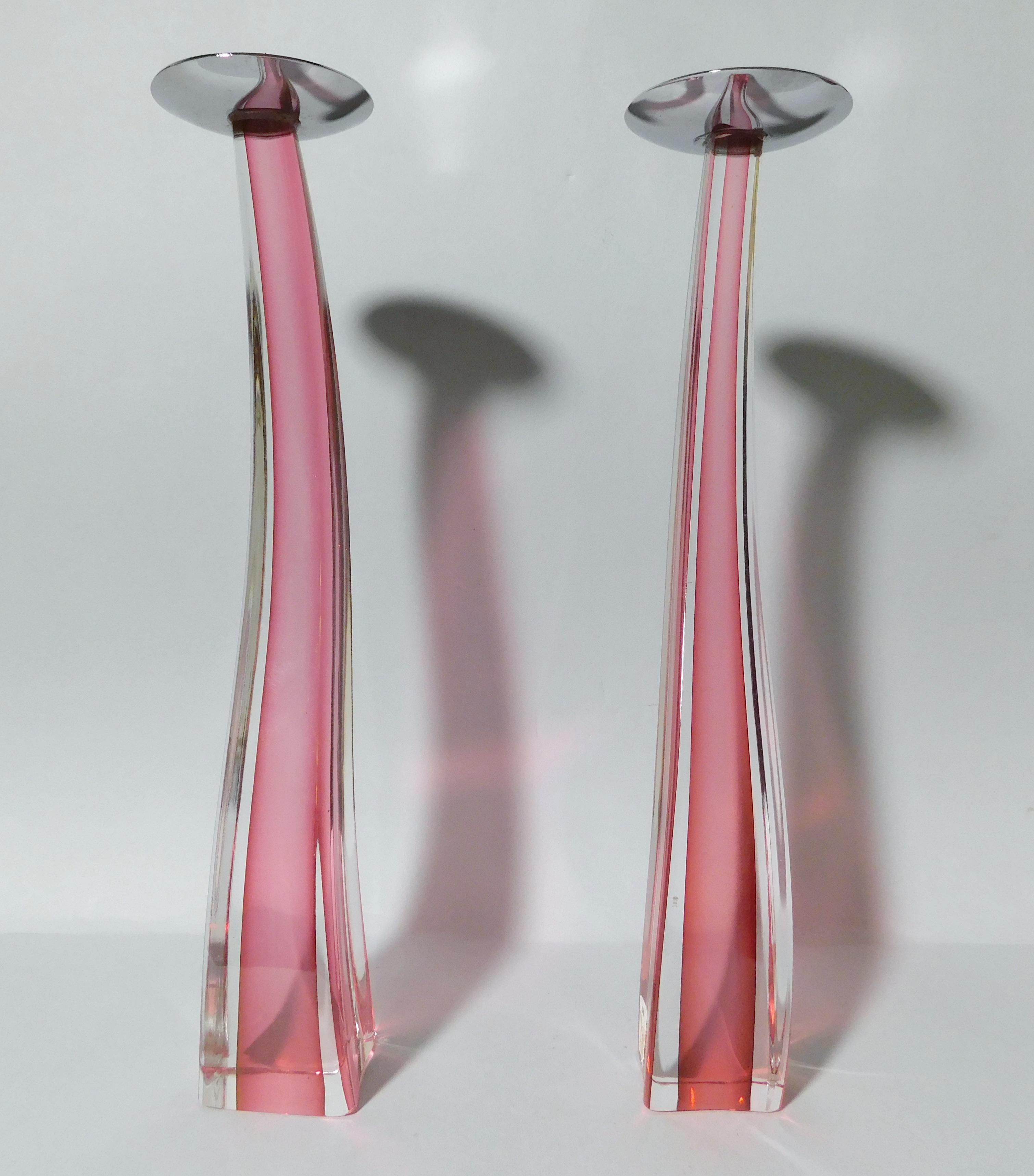 XX secolo Pair of Pink Murano Glass Candlesticks by Giuliano Tosi in vendita