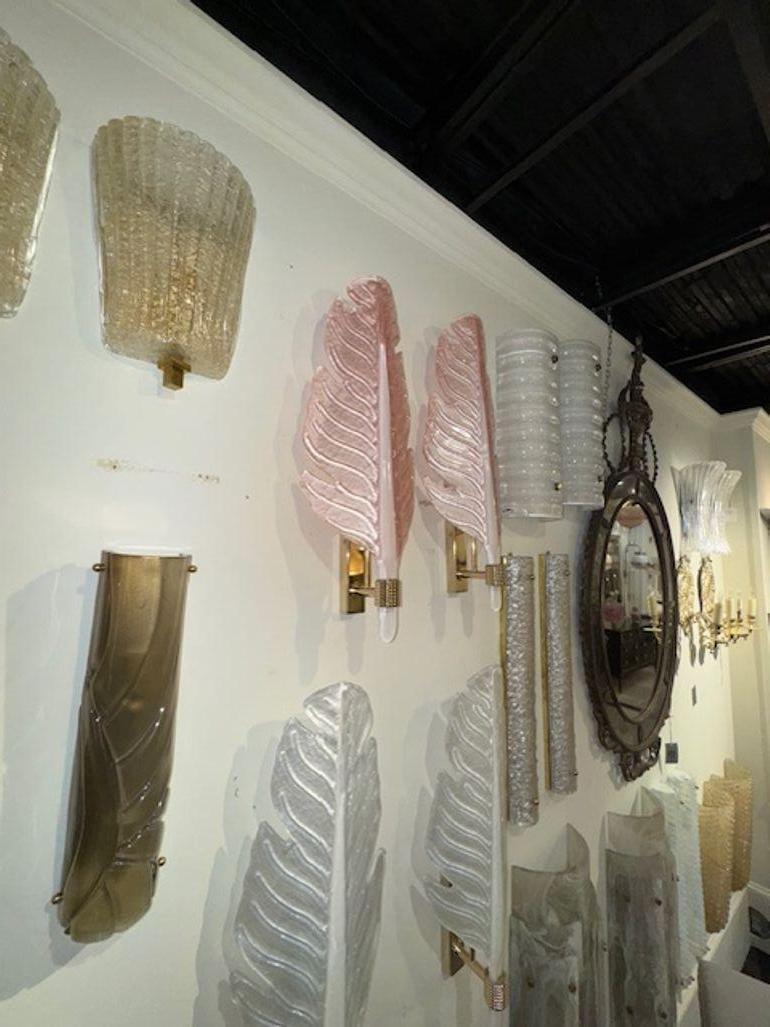 Coppia di lampade a forma di foglie in vetro di Murano rosa In condizioni buone in vendita a Dallas, TX