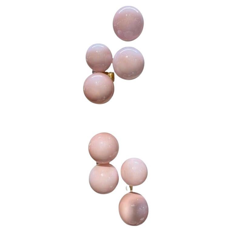 Paire d'appliques en forme de sphère en verre de Murano rose et laiton
