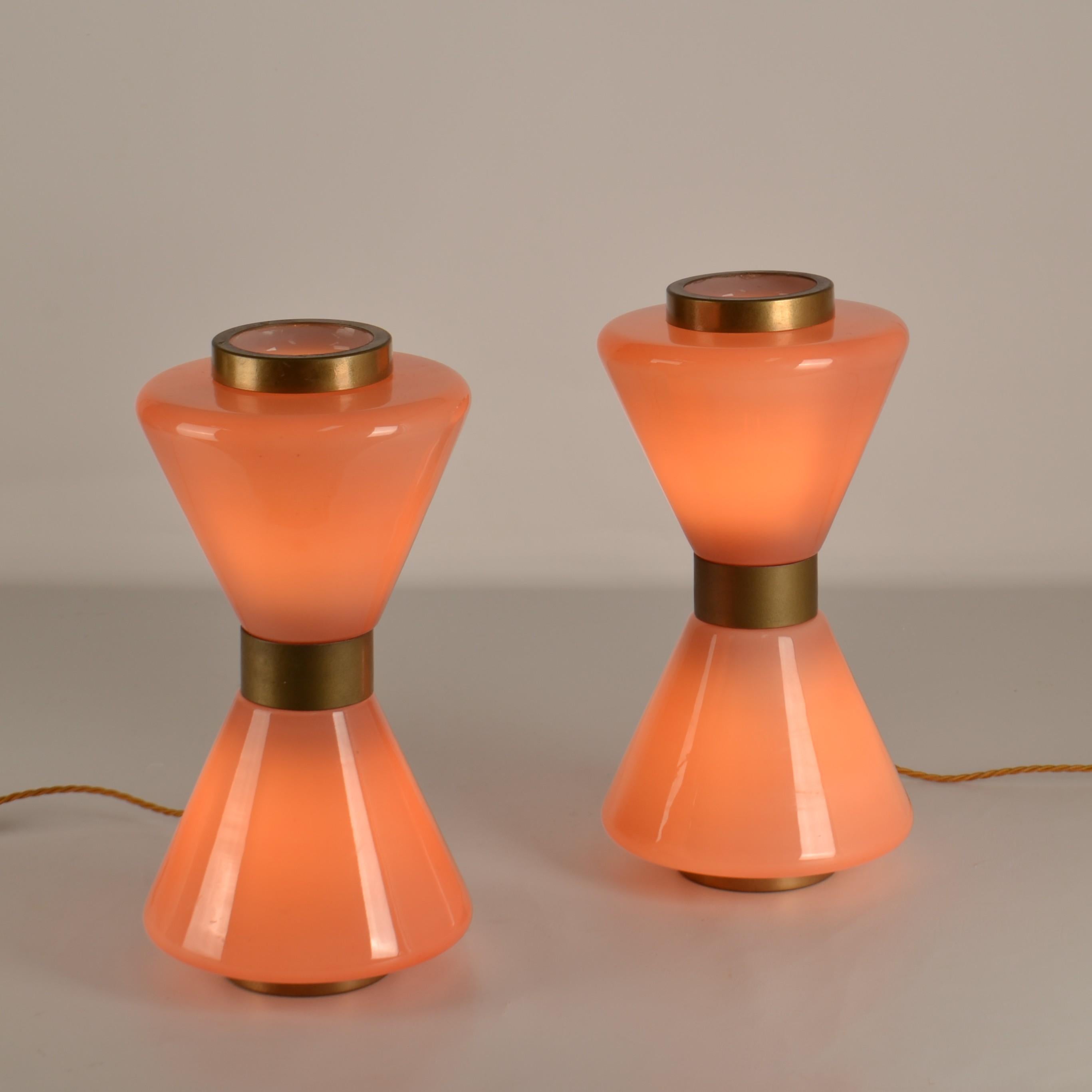 Pareja de Lámparas de Mesa de Murano Rosa Reloj de Arena Años 50 Estilo Vistosi mediados del siglo XX en venta