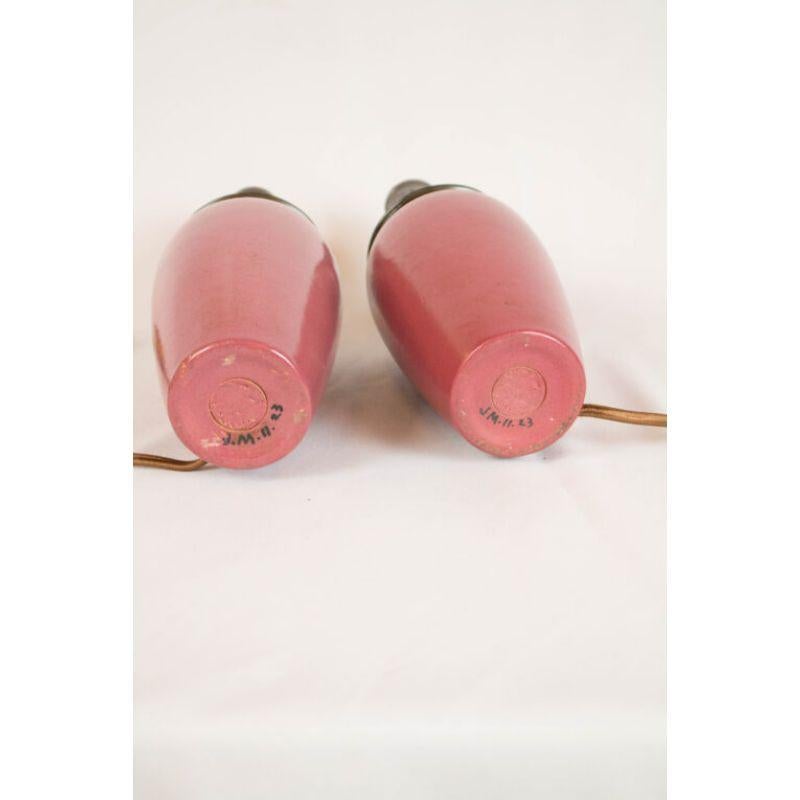 Paar rosa Paul Revere-Keramik-Lampen (Arts and Crafts) im Angebot
