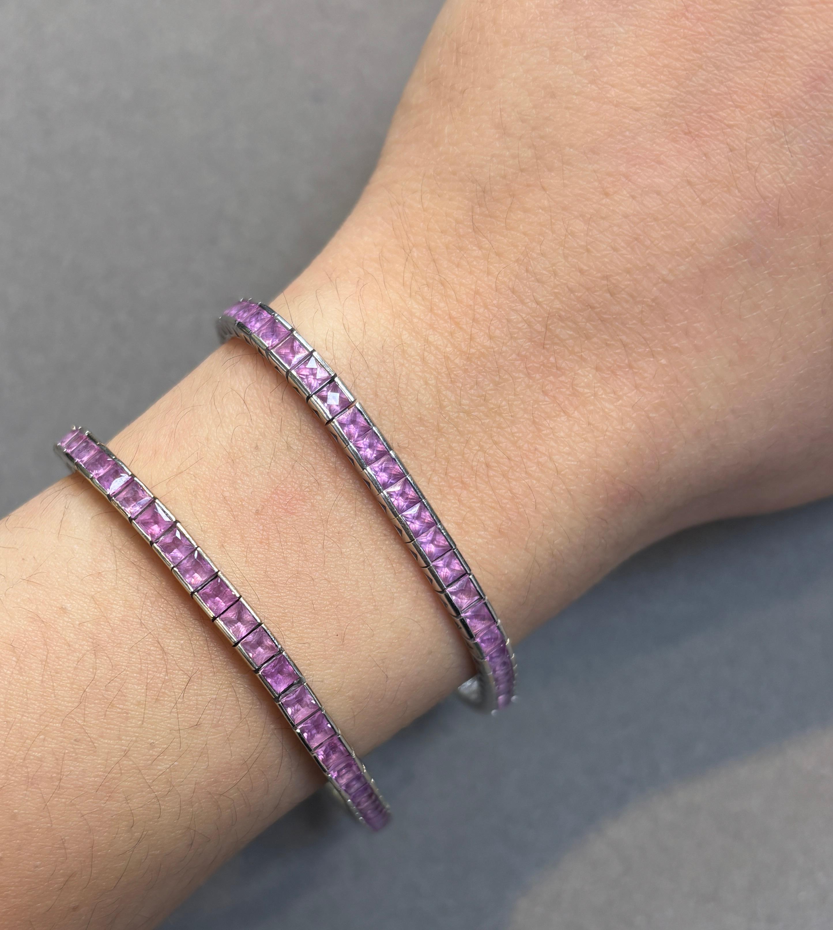 Par de pulseras de zafiro rosa

Un par de pulseras tenis de oro blanco engastadas con zafiros rosas talla princesa, 

Longitudes aproximadas: 7