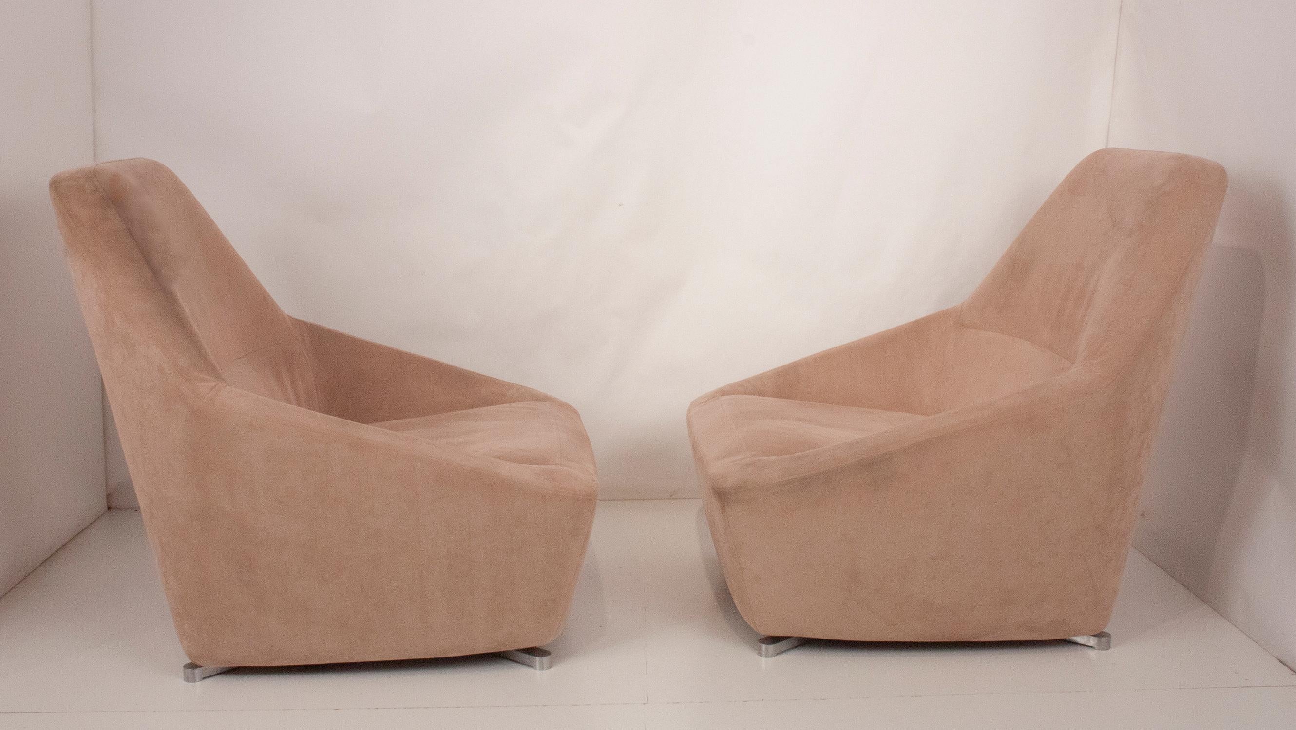 This pair of high-quality armchairs in the form of diamond, created by François Bauchet for Cinna, upholstered in light pink suede . They are in very good structural condition and the fabric has some scratches that can be seen in the photograph that