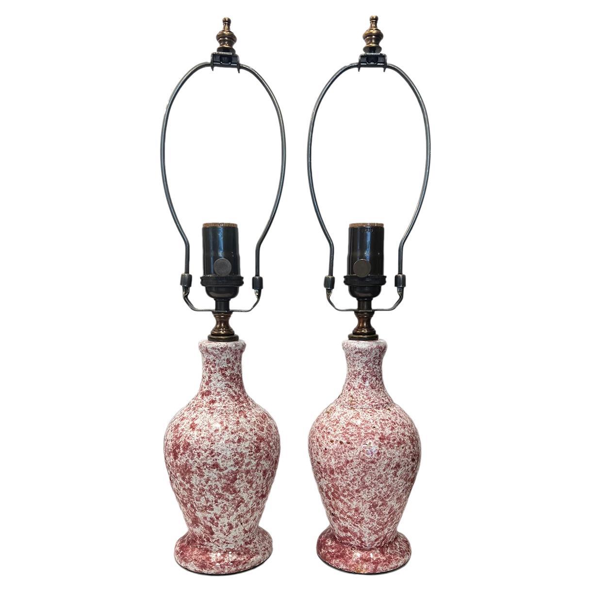 Paire de lampes de table roses en vente