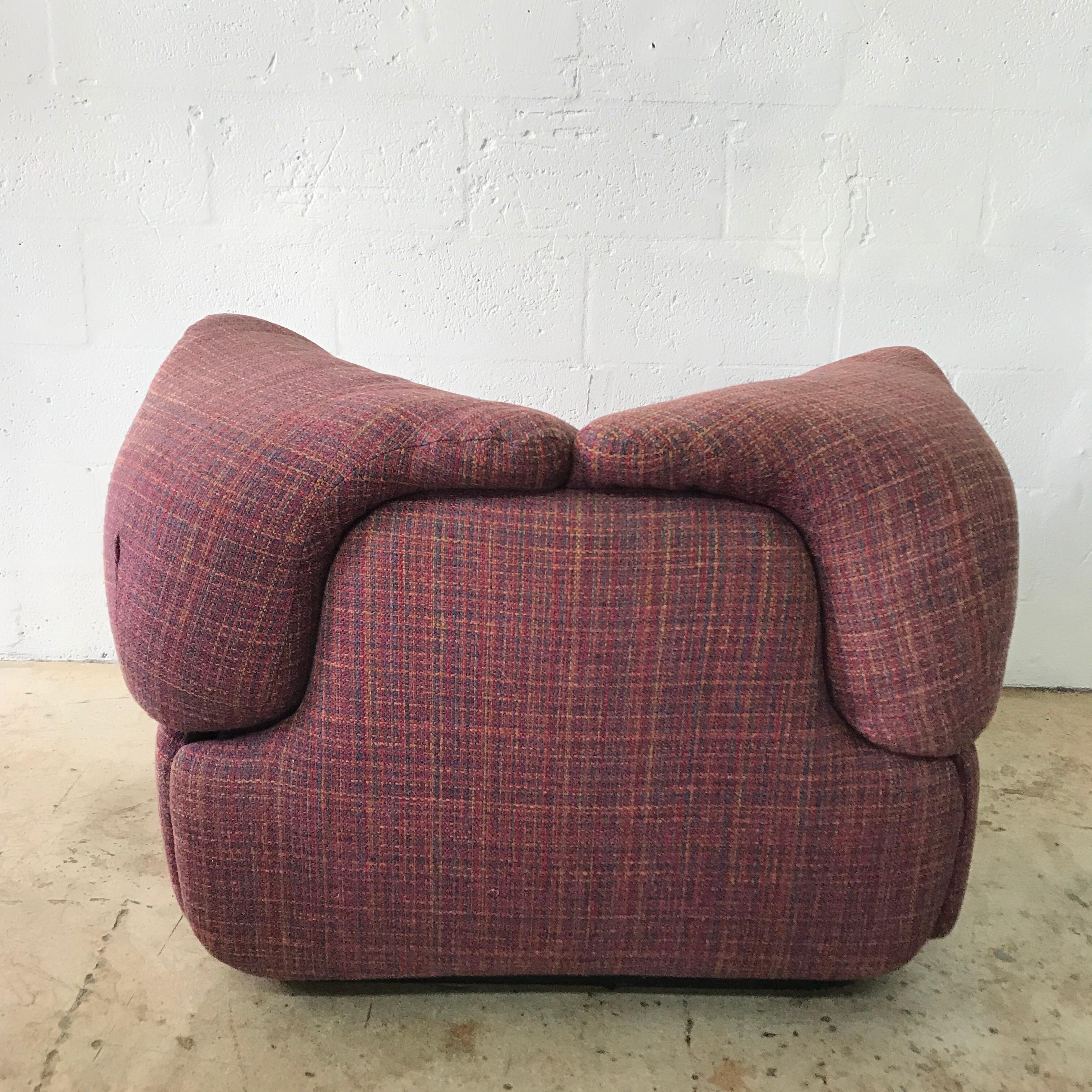 Italian Pair of Pink Tweed “Confidential” Chairs by Alberto Rosselli for Saporiti Italia