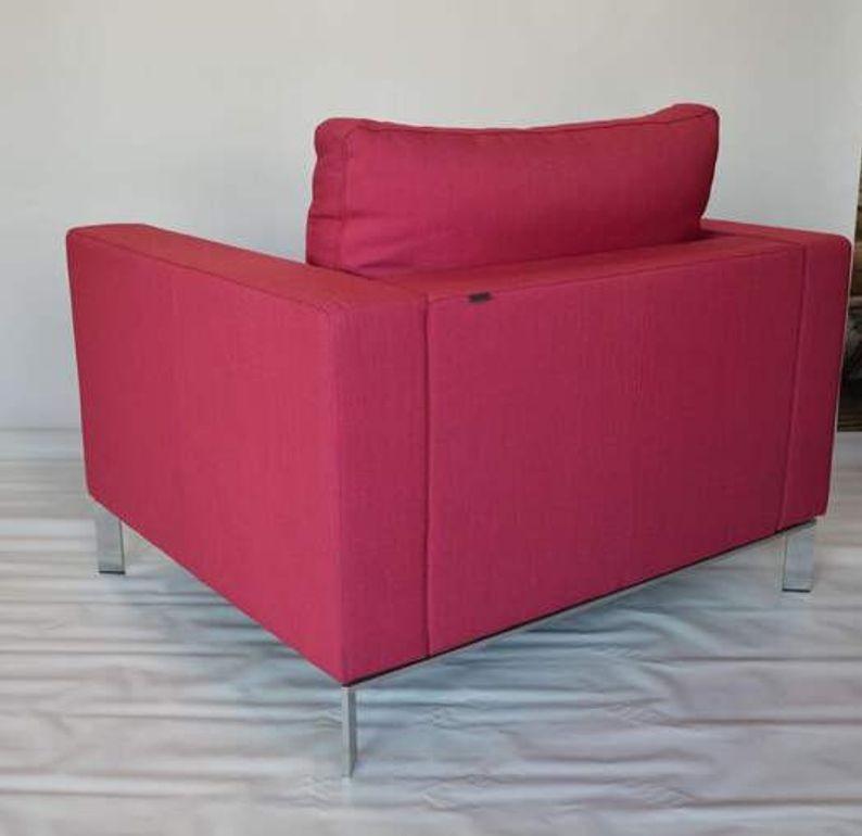 XXI secolo e contemporaneo Coppia di poltrone imbottite rosa Allermuir Stirling, Inghilterra, anni 2000 ca. in vendita