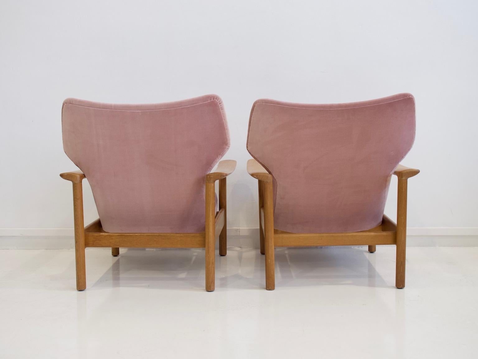 Pair of Pink Velvet Armchairs with Oak Frame 4