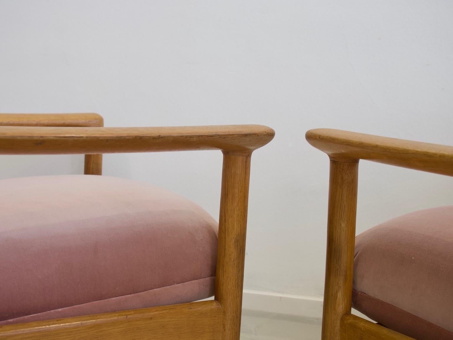 20th Century Pair of Pink Velvet Armchairs with Oak Frame