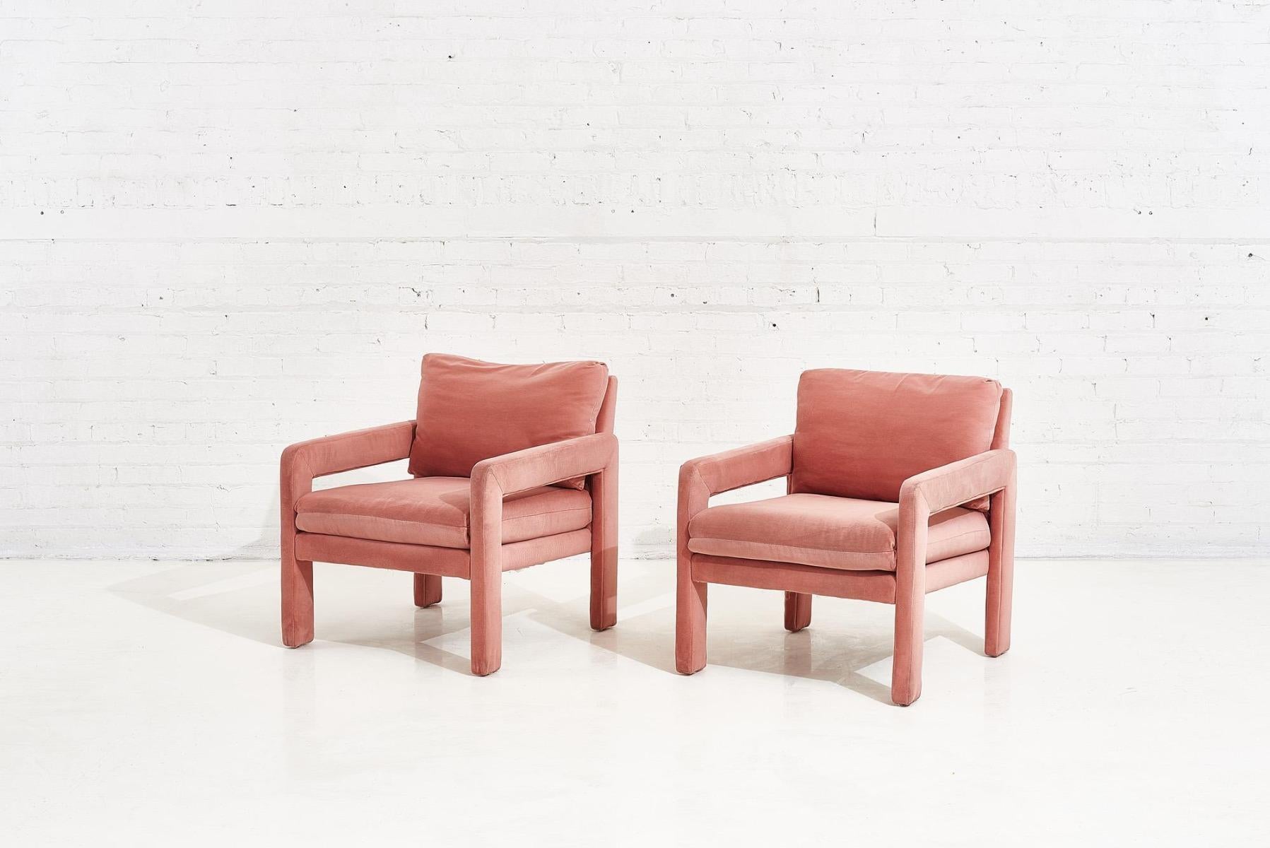 Pair of Pink Velvet Post Modern Parsons Lounge Chairs In Good Condition In Chicago, IL