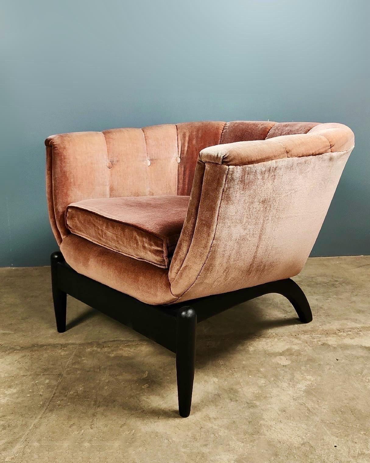 Unknown Pair Of Pink Velvet Scallop Shell Lounge Chairs Mid Century Vintage Retro MCM