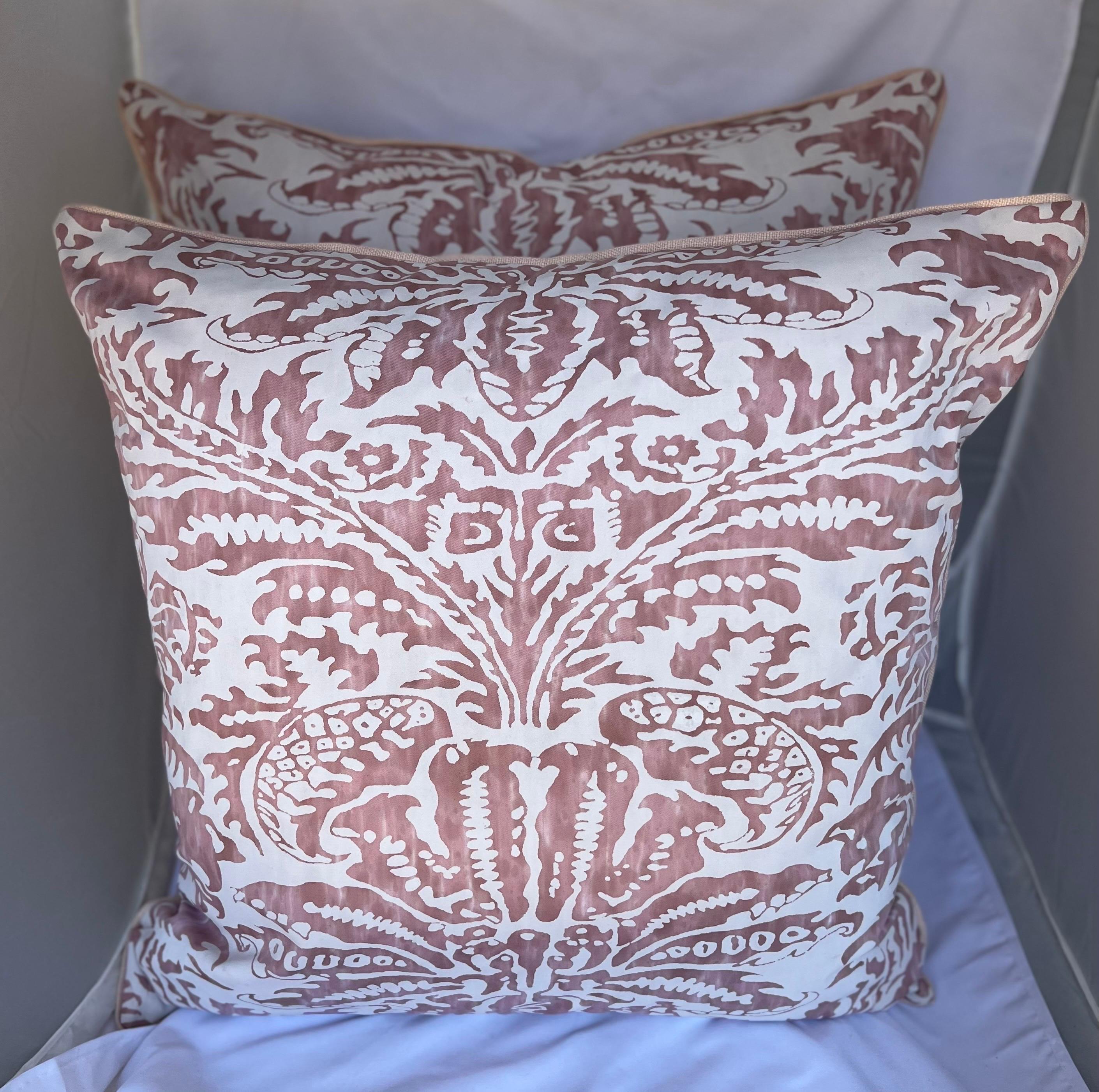 Pair of Pink & White Fortuny Style Pillows  In Excellent Condition For Sale In Los Angeles, CA