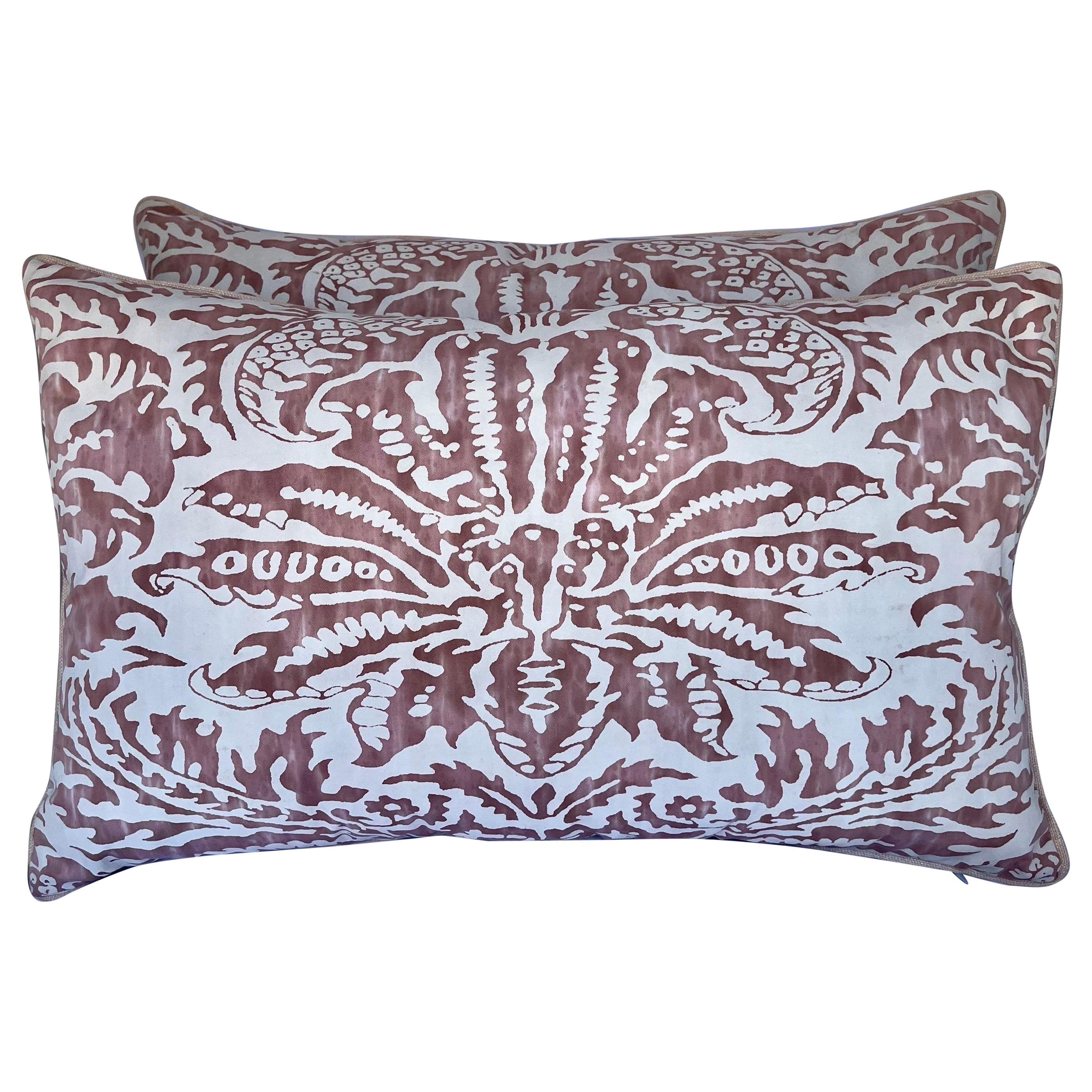 Paire de coussins roses et blancs de style Fortuny