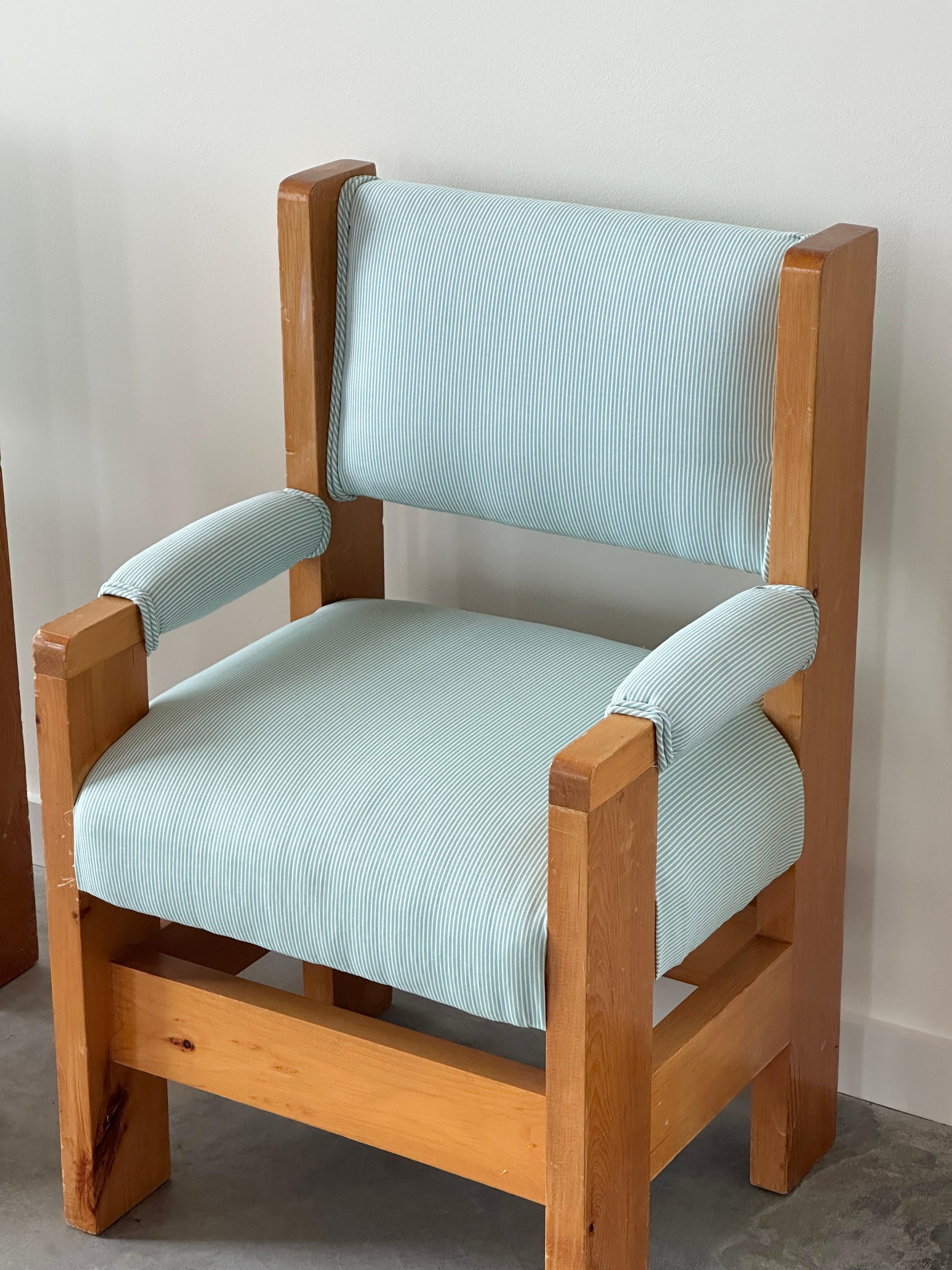 Late 20th Century Pair of pinstriped chunky pine captain chairs