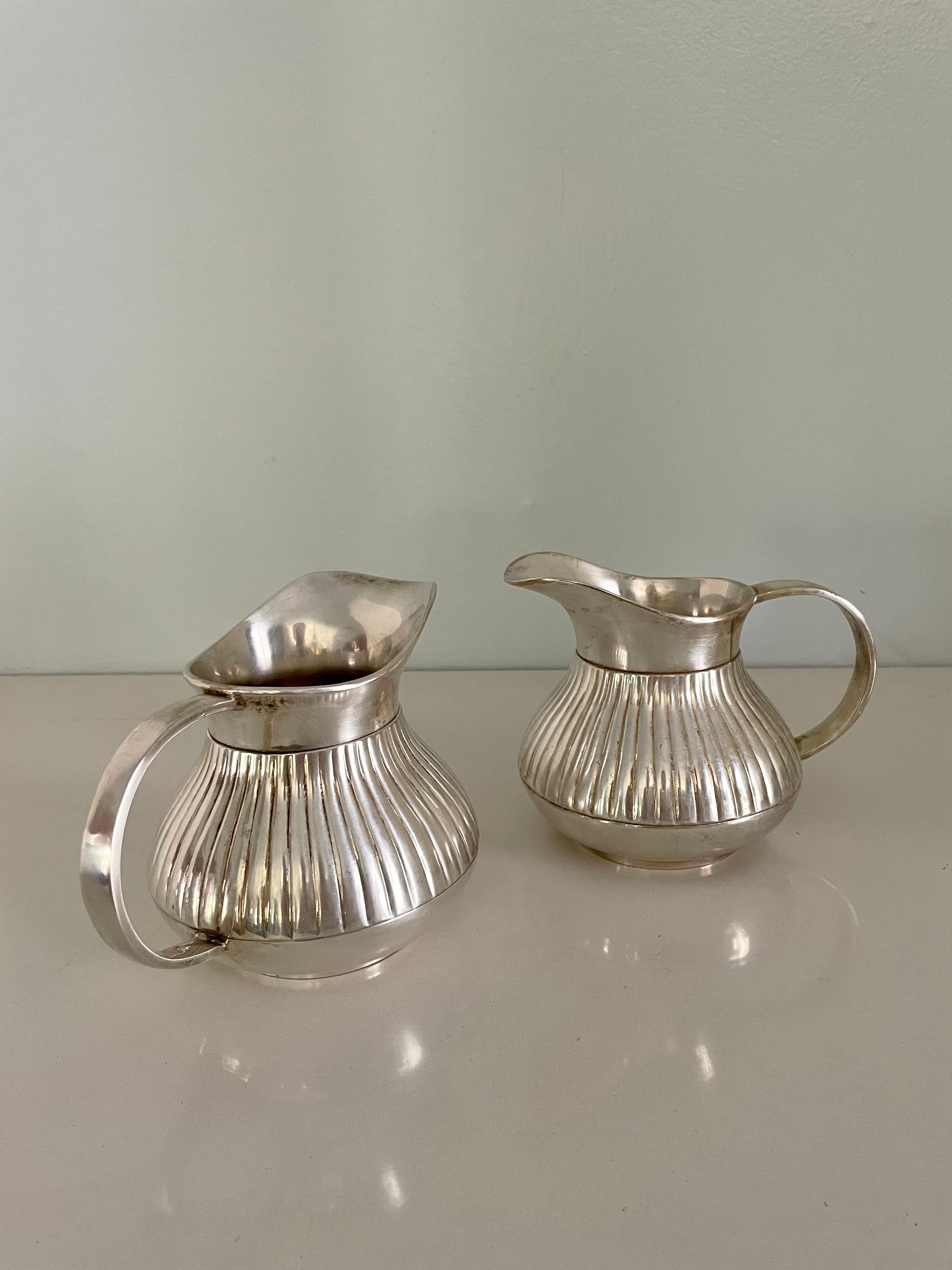 Pair of Pinstriped Silver Pitchers In Good Condition For Sale In Los Angeles, CA