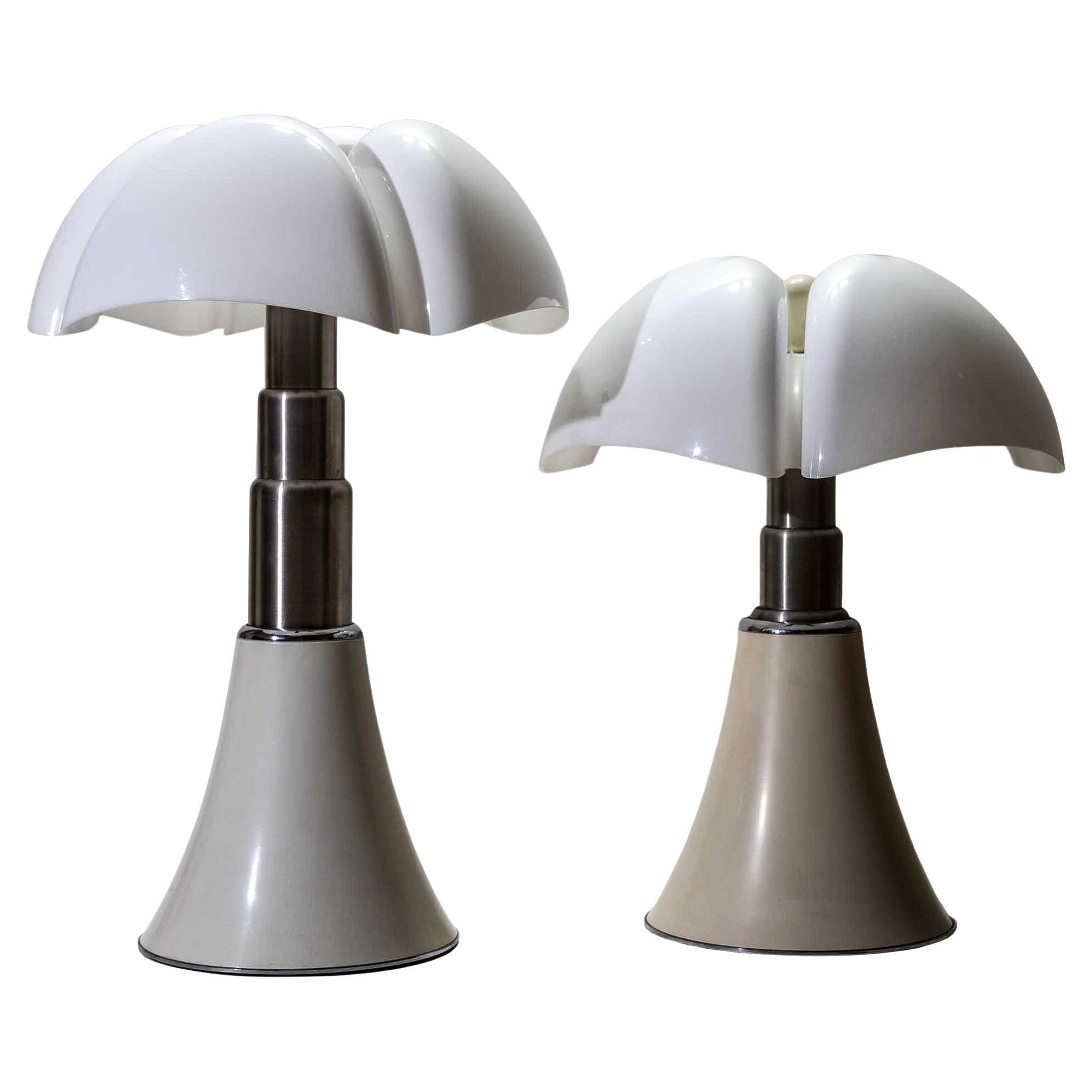 Paar „Pipistrello“-Tischlampen von Gae Aulenti im Angebot